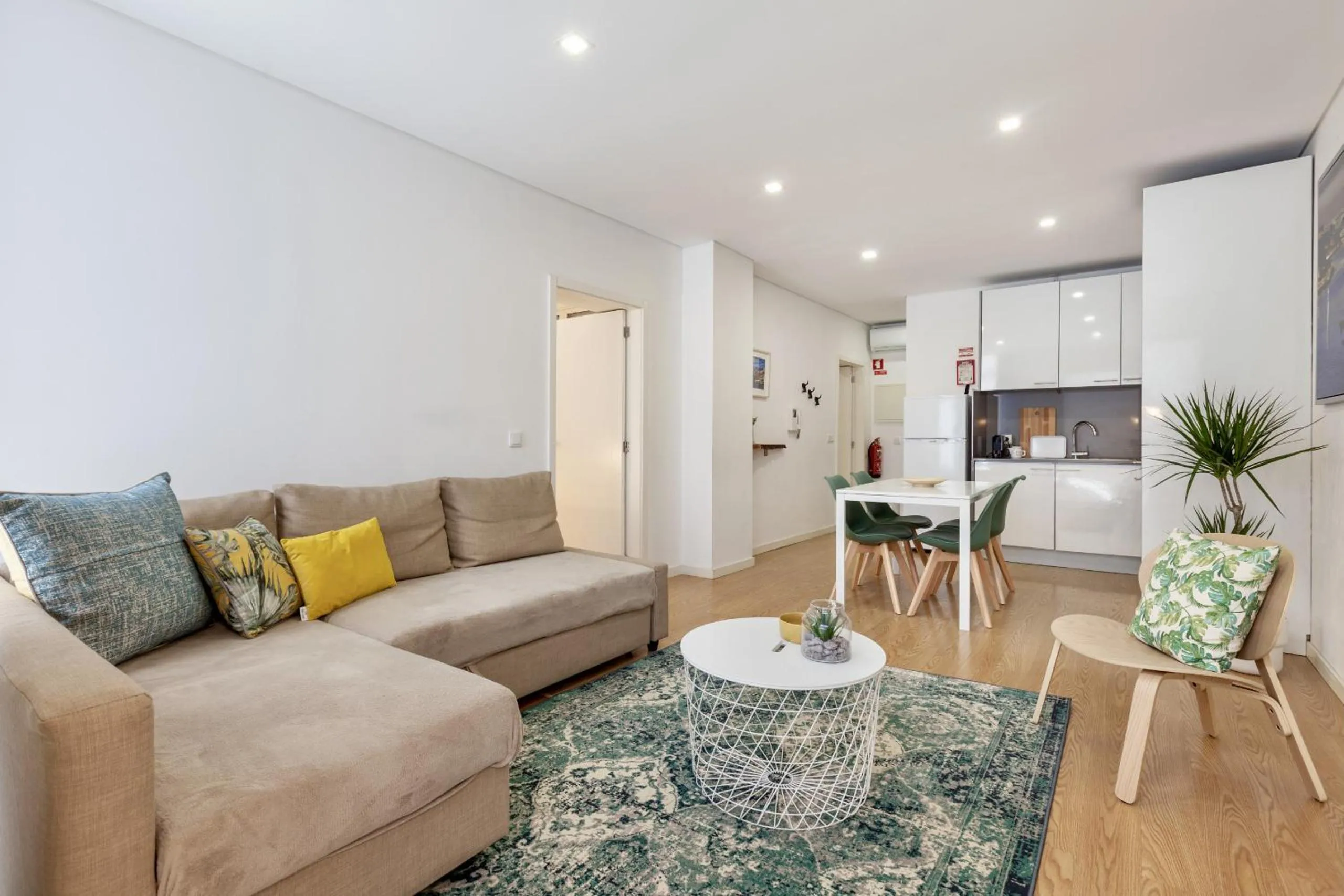 Communal lounge/ TV room in D&S - Porto Theater Apartment