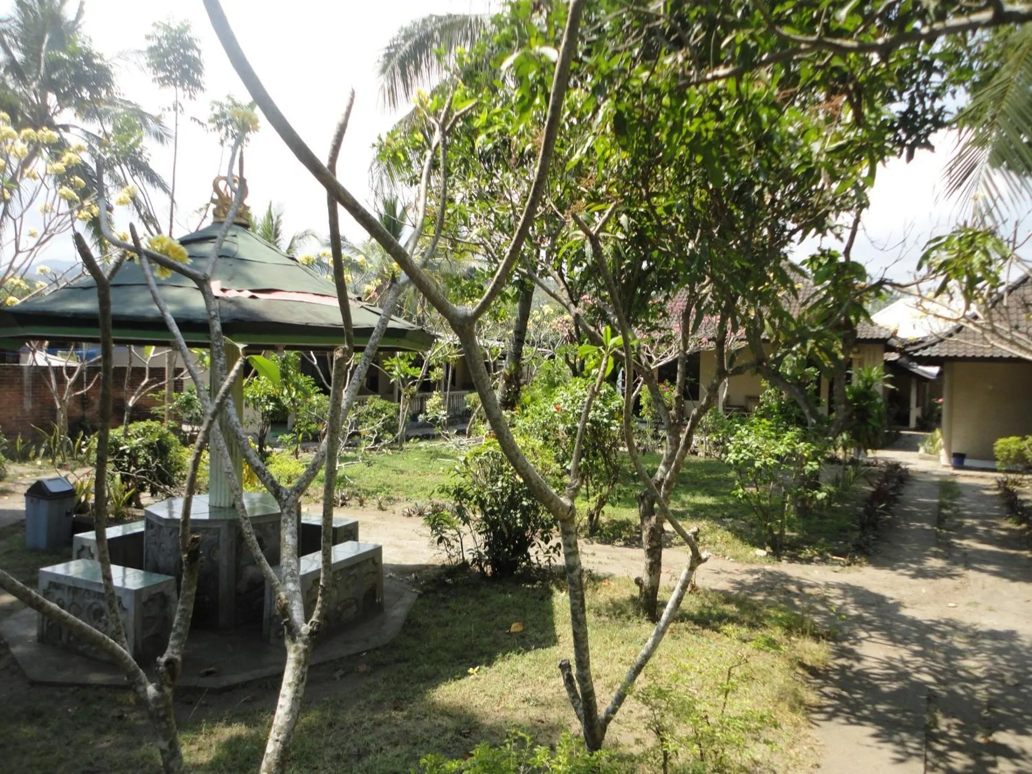 Garden in Pakuna Beach