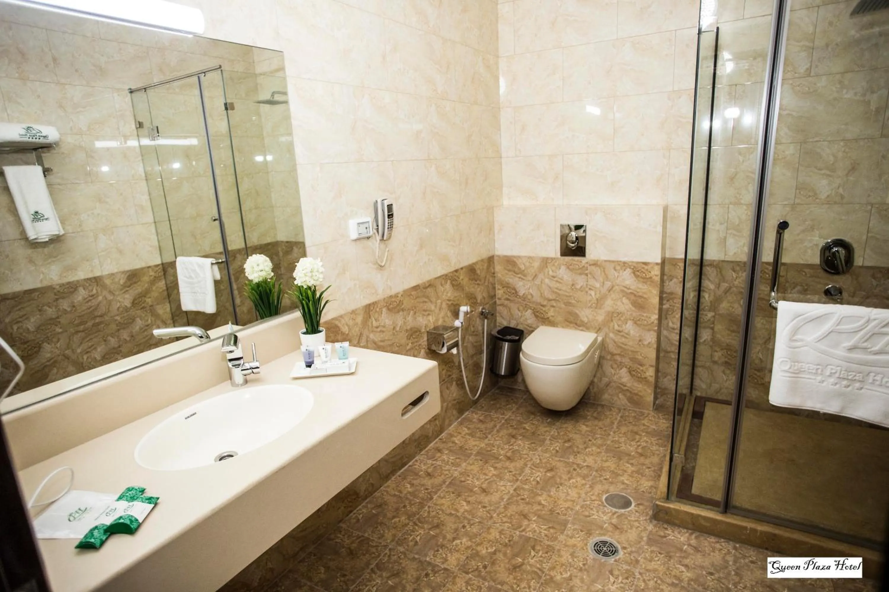 Bathroom in Queen Plaza Hotel