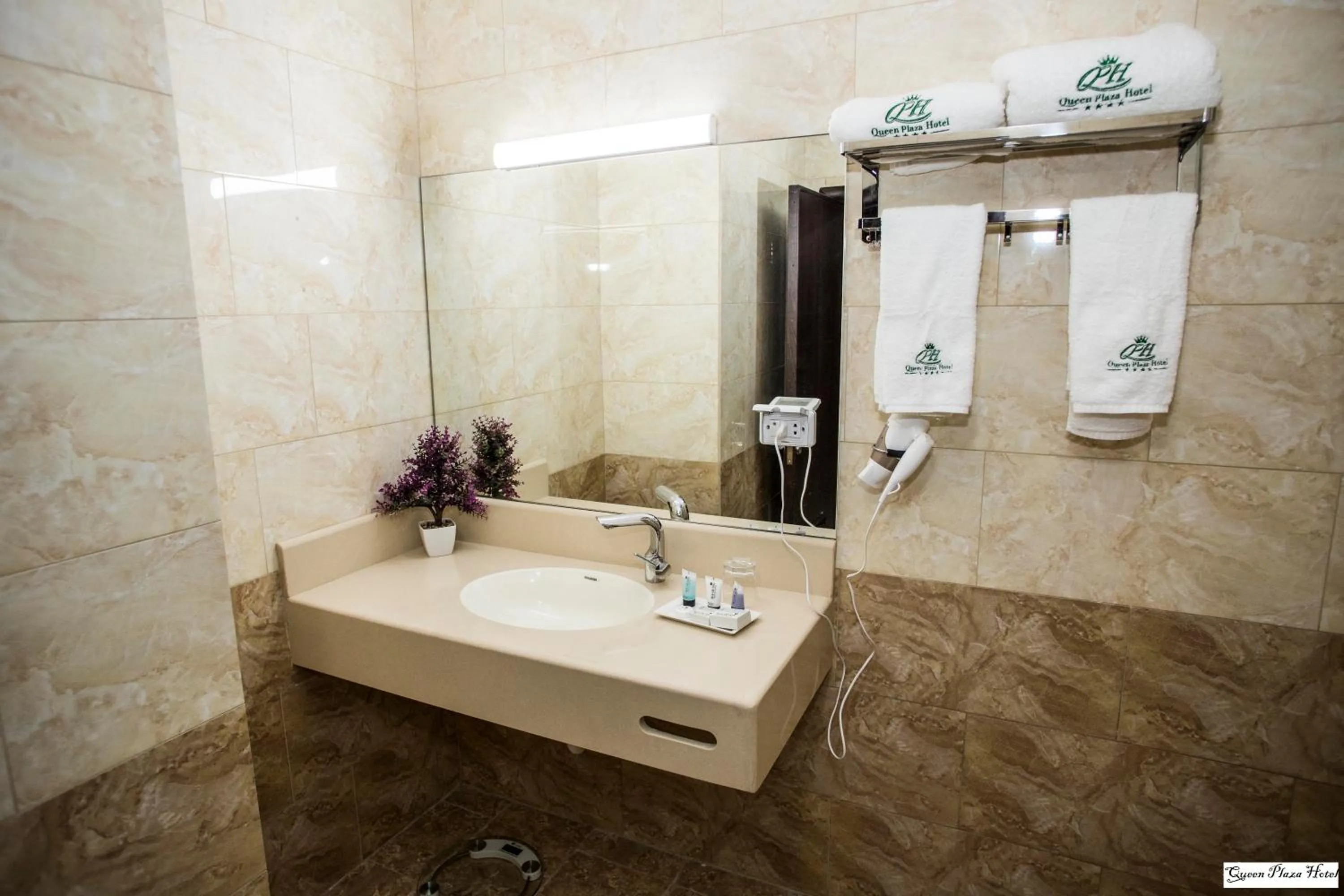 Decorative detail in Queen Plaza Hotel