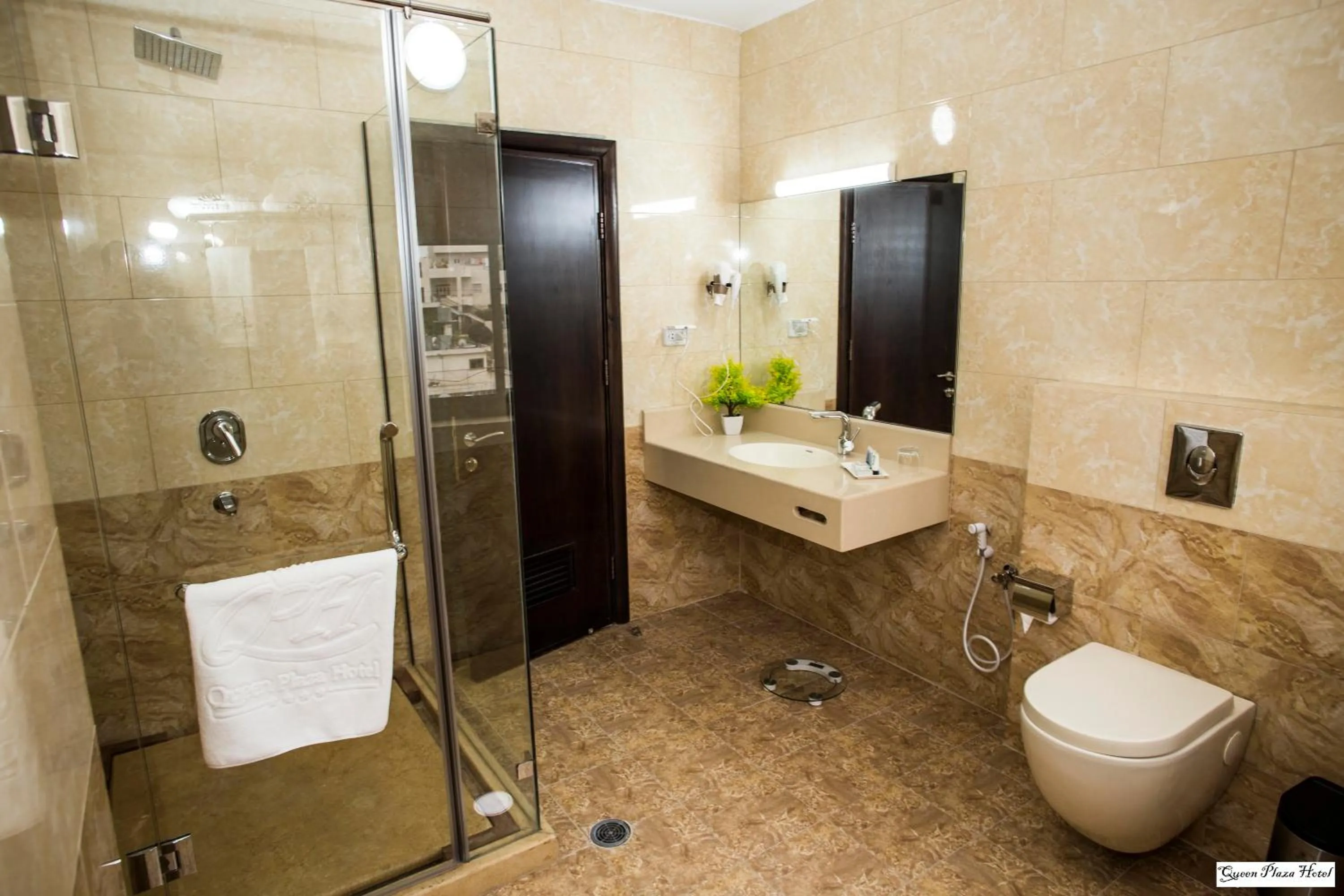 Bathroom in Queen Plaza Hotel