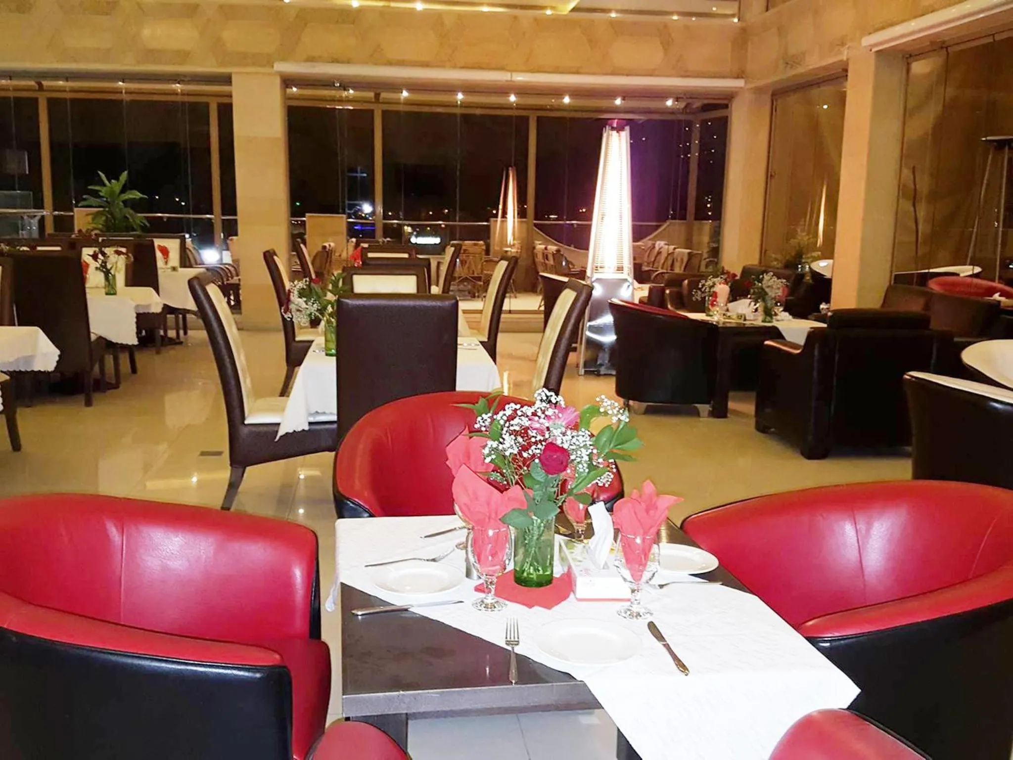 Restaurant/places to eat in Queen Plaza Hotel