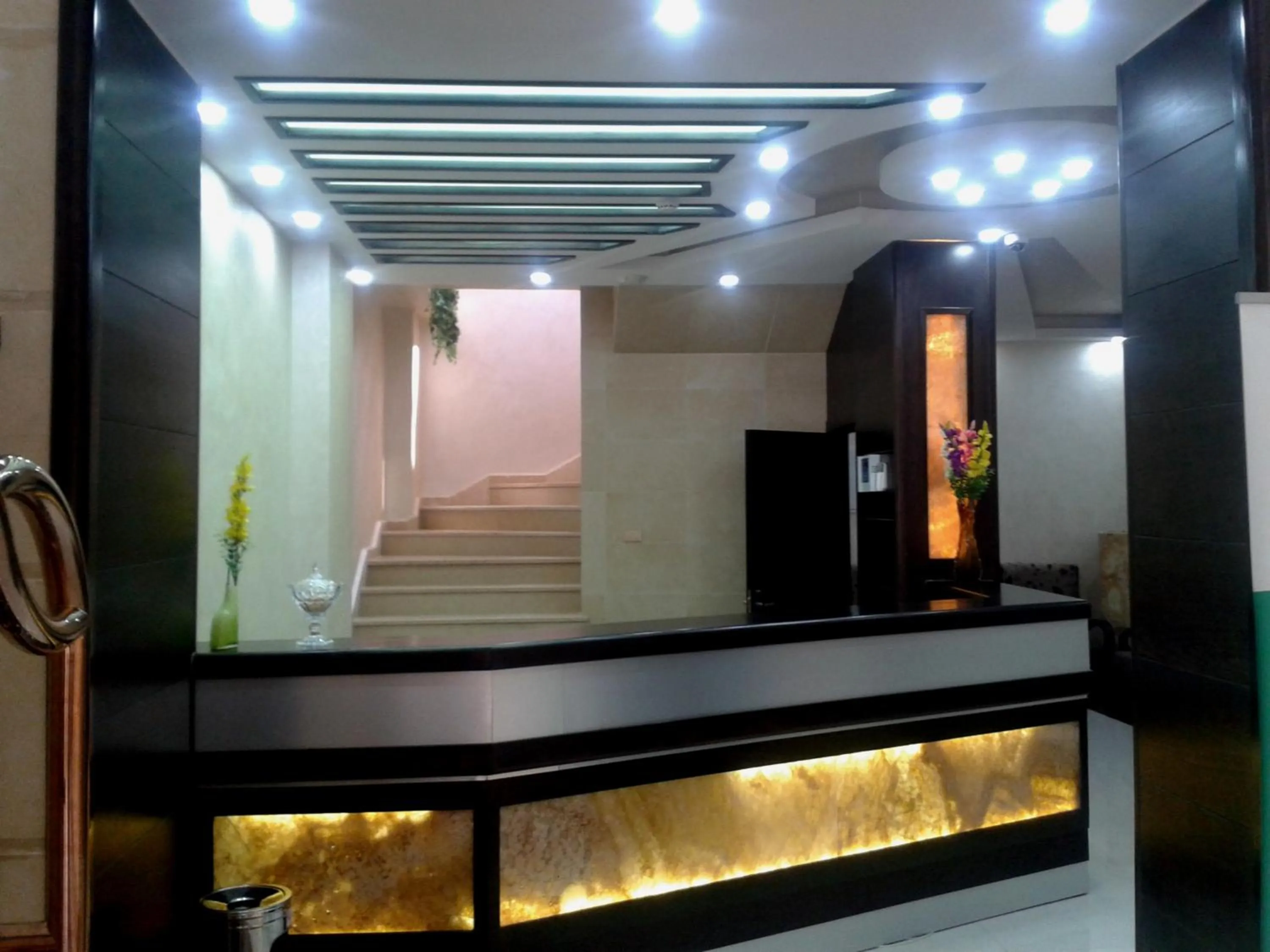 Facade/entrance in Queen Plaza Hotel