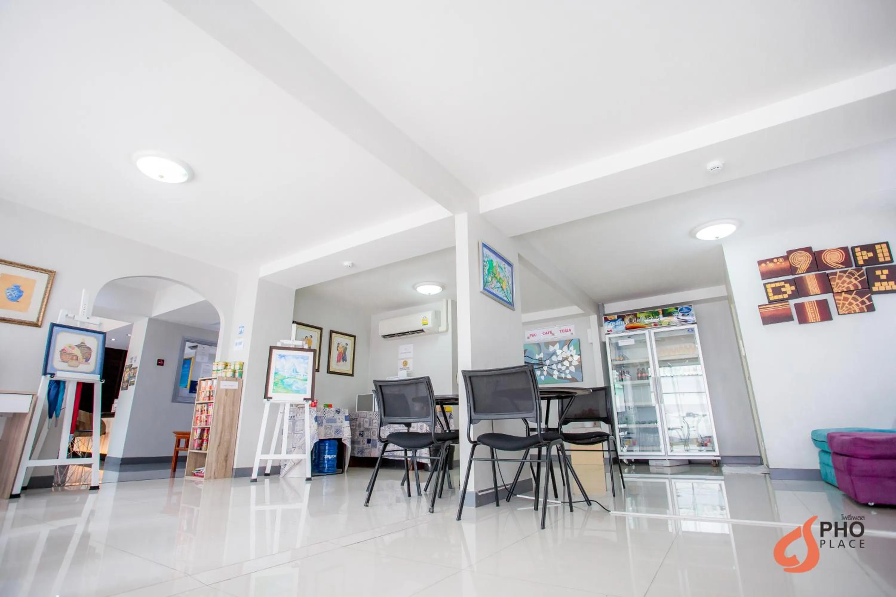 Communal lounge/ TV room in Pho Place