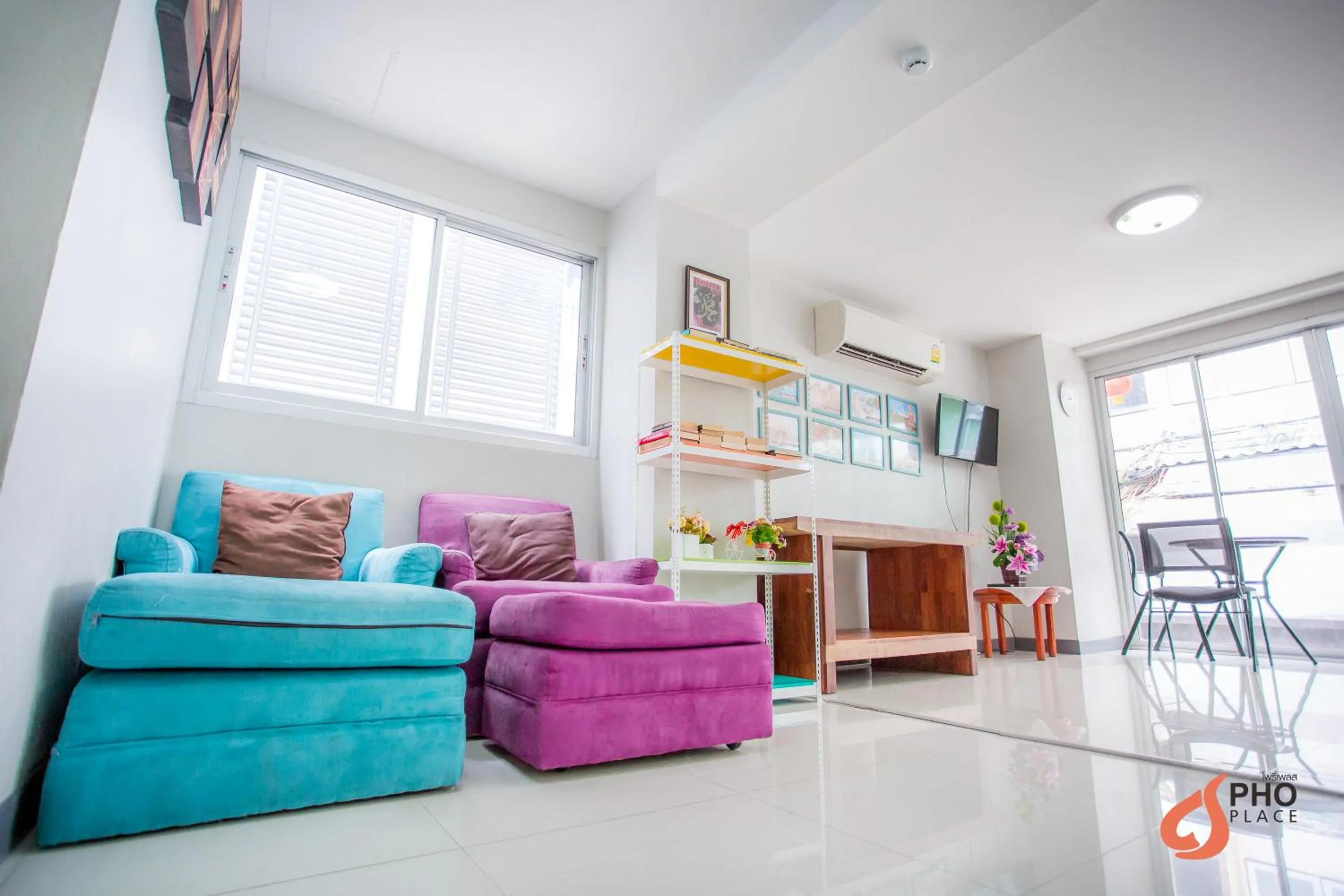 Communal lounge/ TV room in Pho Place