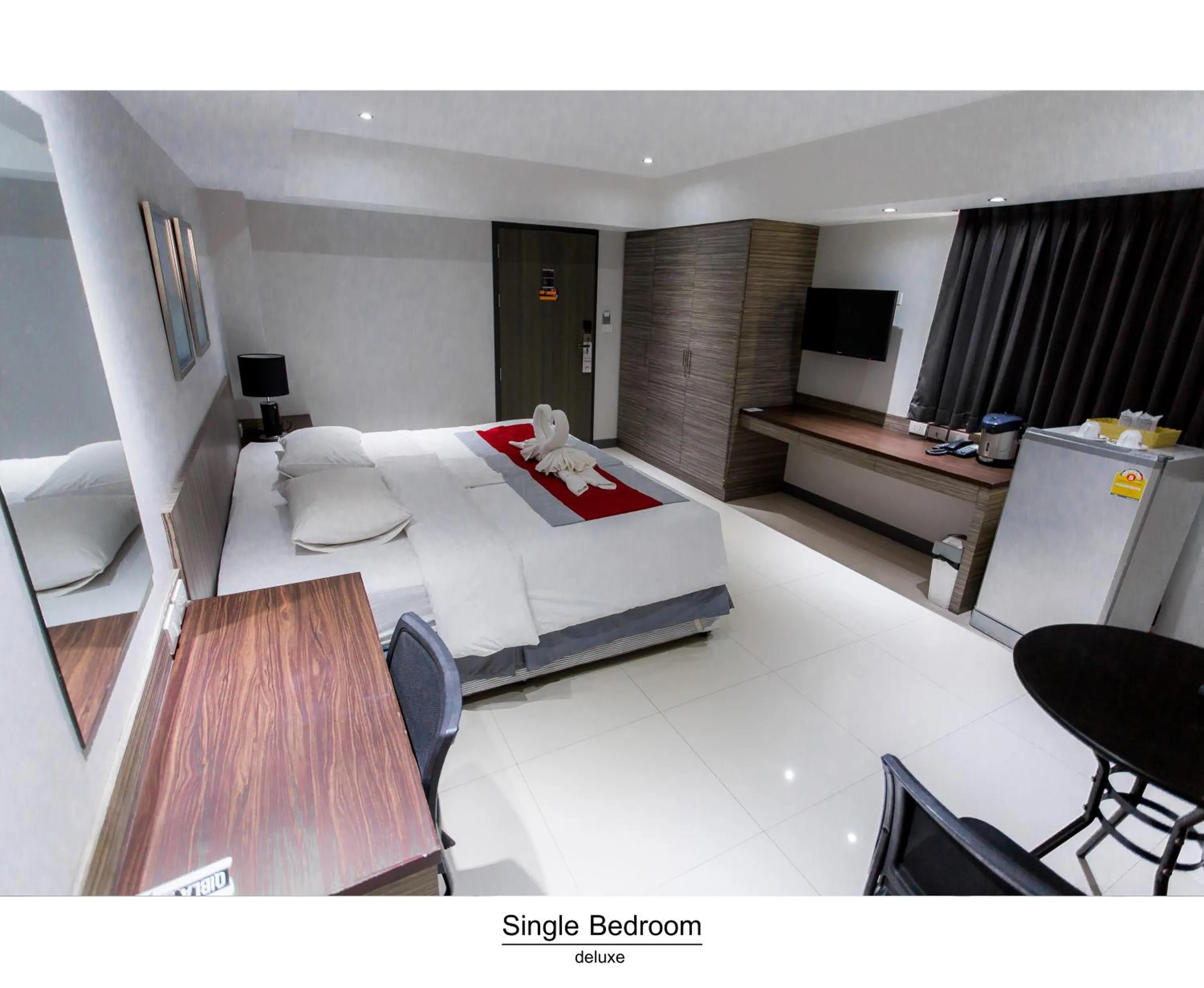 Photo of the whole room, Bed in Pho Place