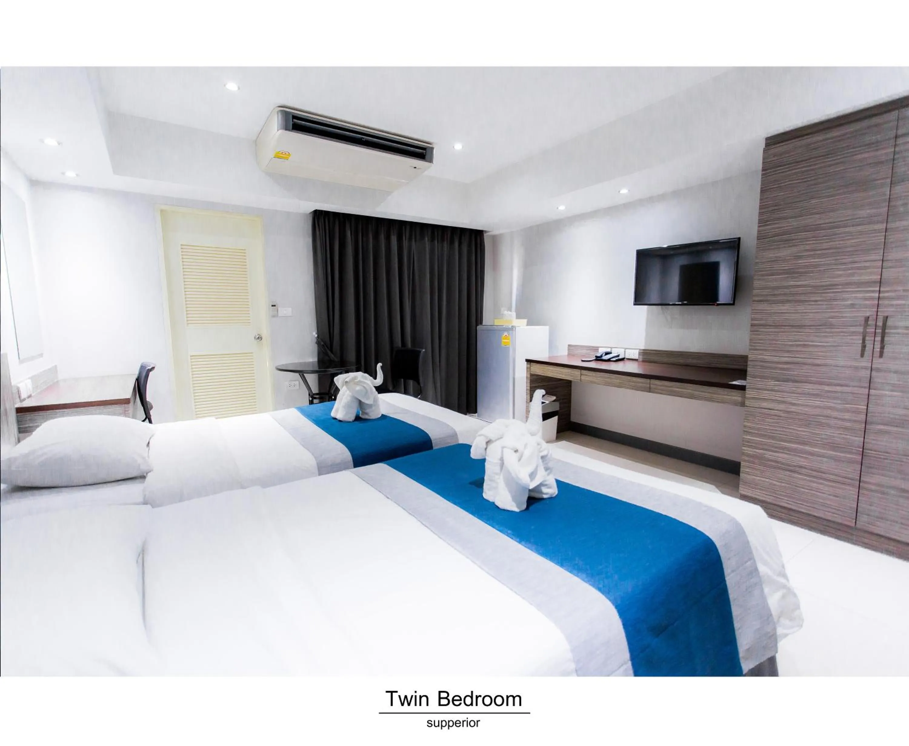 Photo of the whole room, Bed in Pho Place