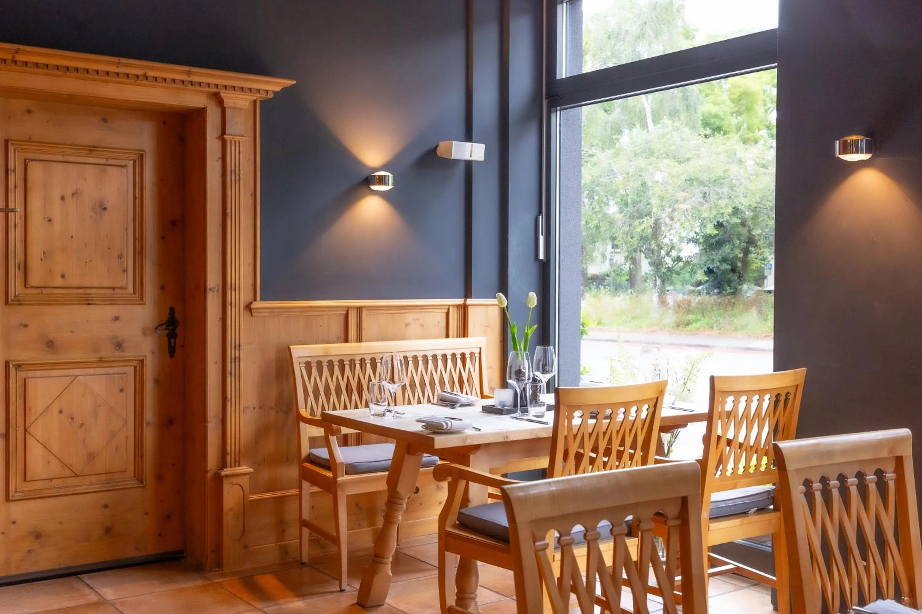 Restaurant/places to eat in &REPEAT Köln Airport