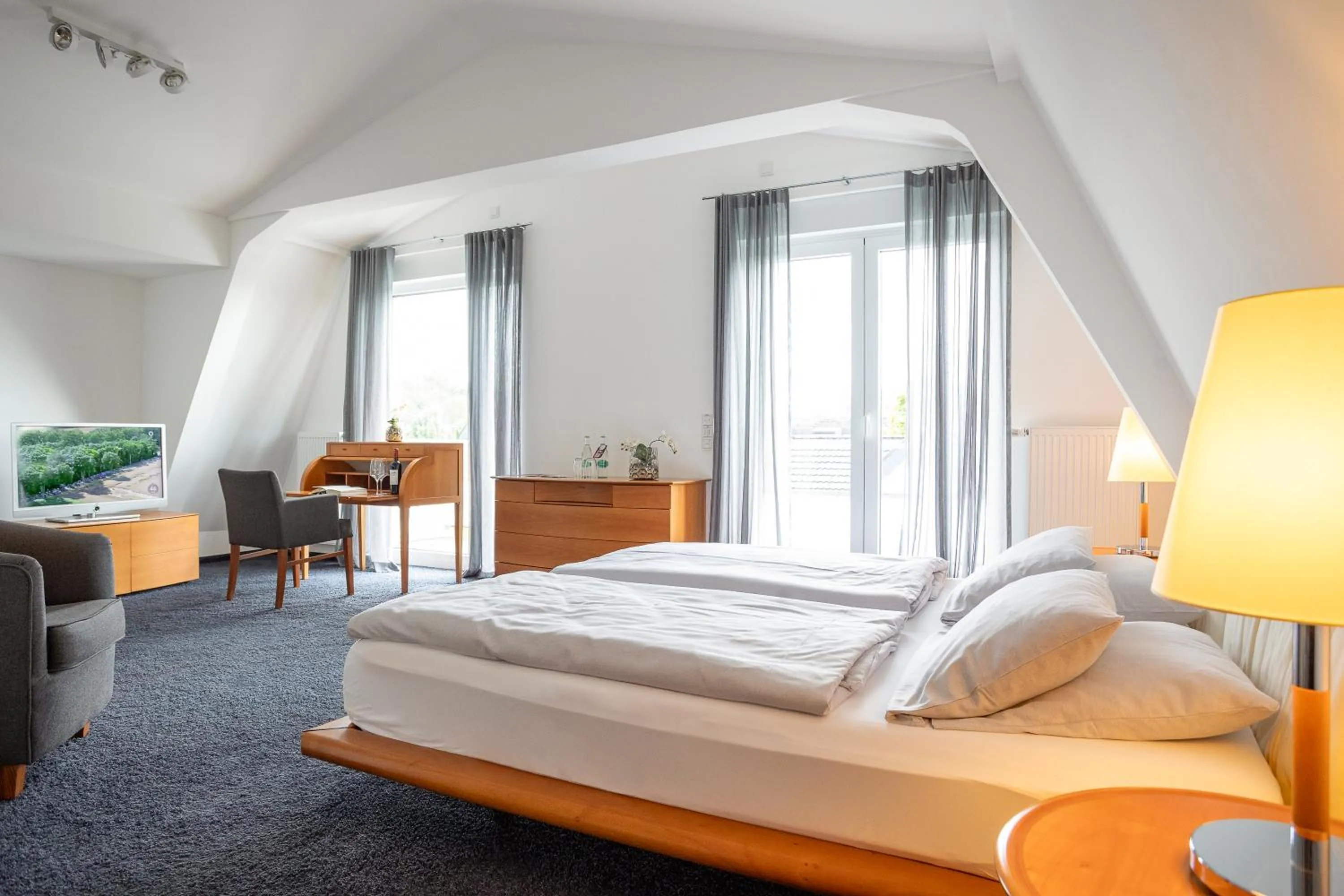 Photo of the whole room, Bed in &REPEAT Köln Airport