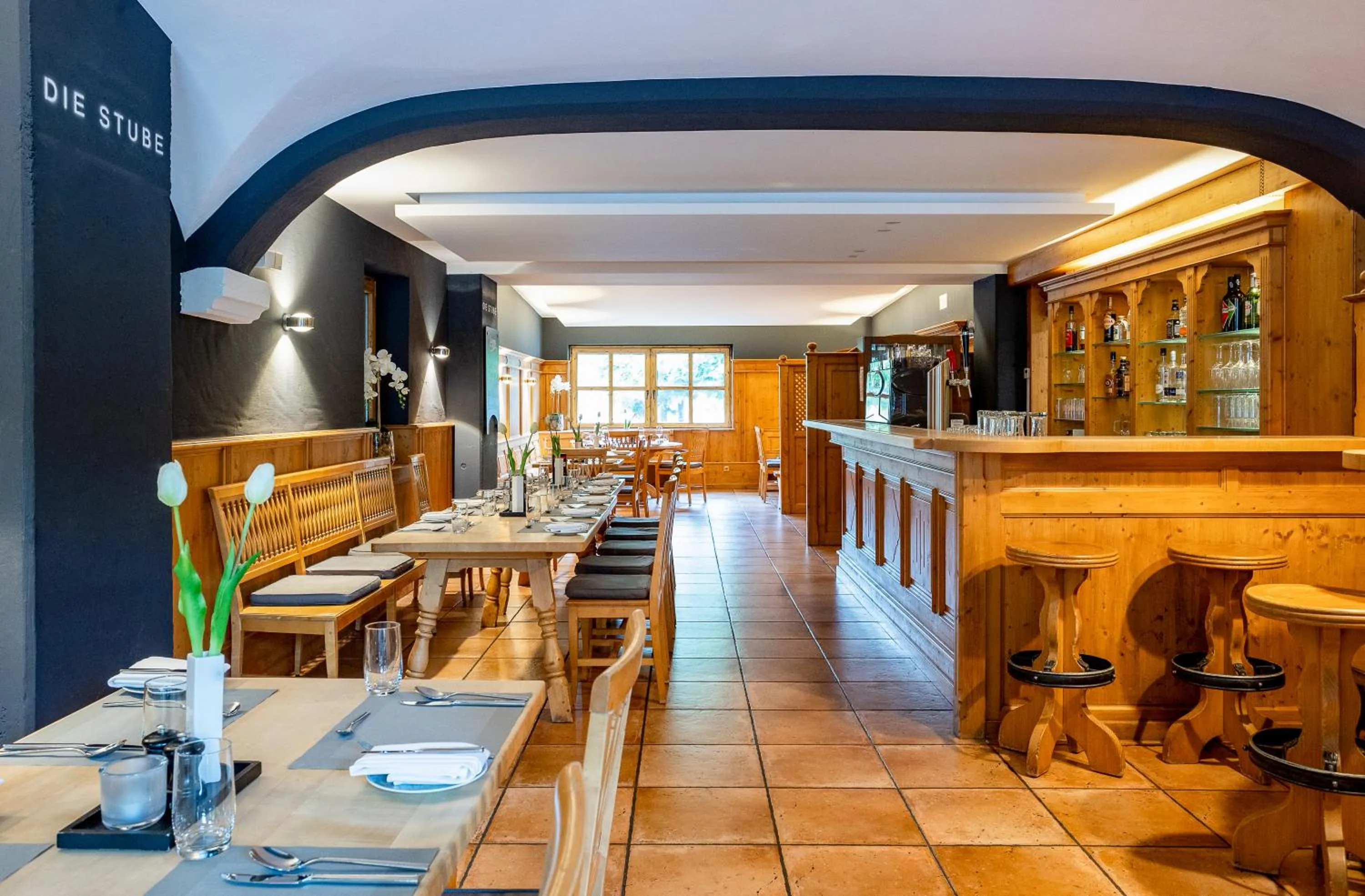 Restaurant/places to eat in &REPEAT Köln Airport