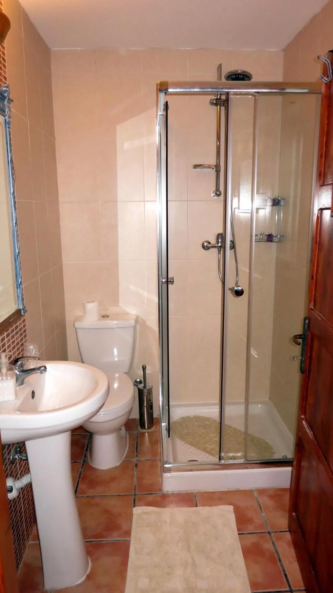 Shower, Bathroom in Il-Wileġ Bed & Breakfast