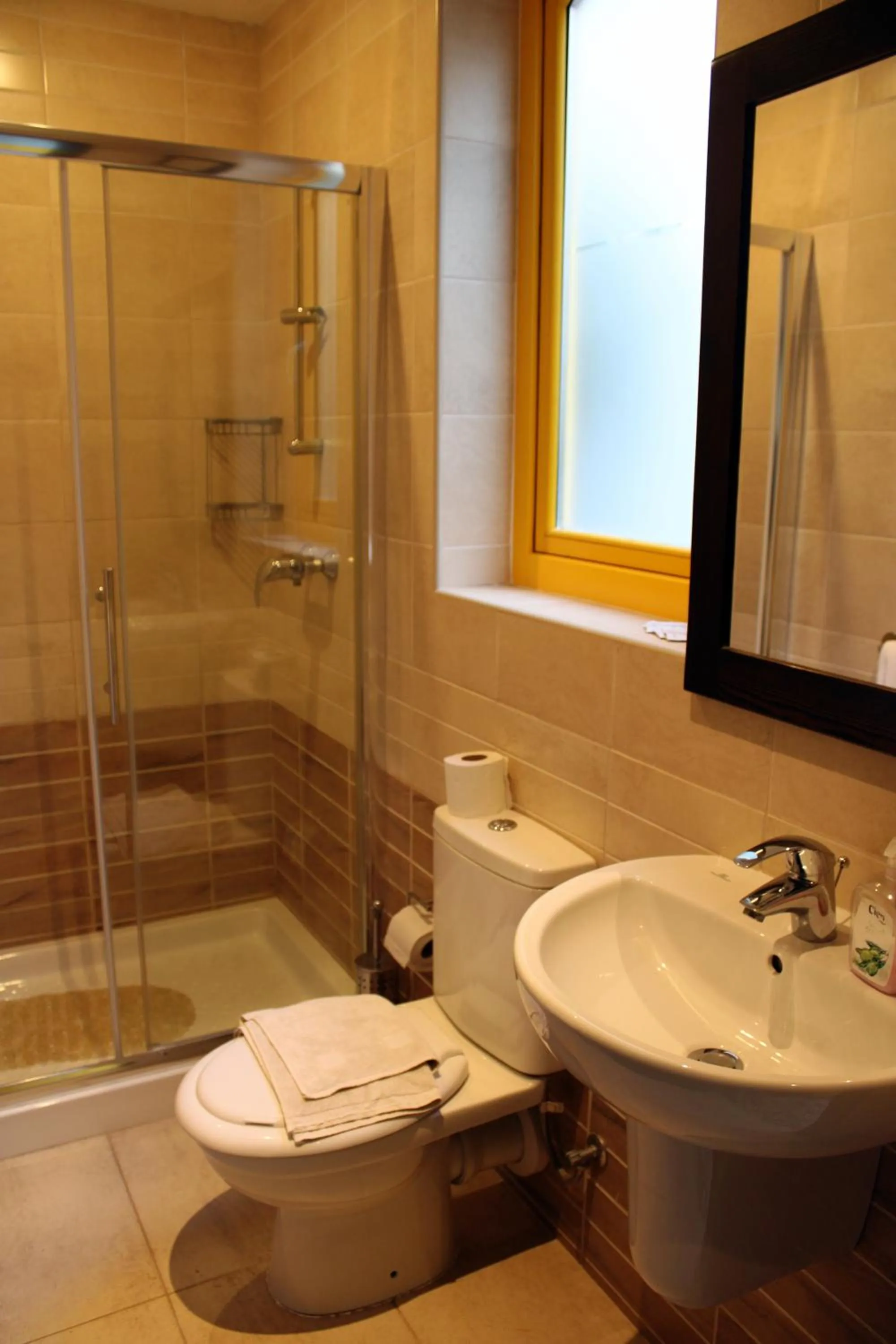 Bathroom in Il-Wileġ Bed & Breakfast