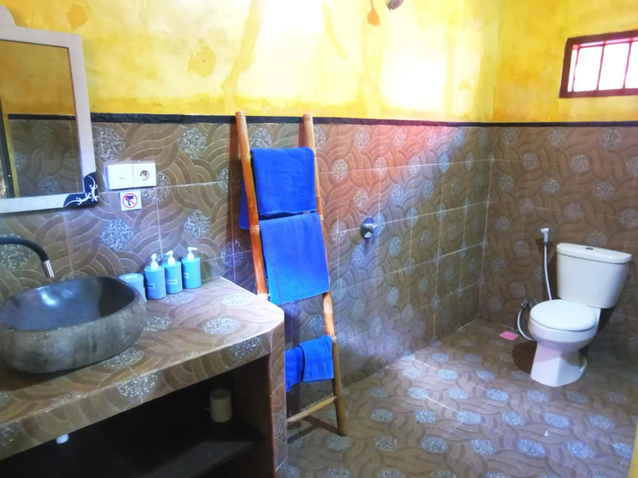 Bathroom in Kampung Meno Bungalows