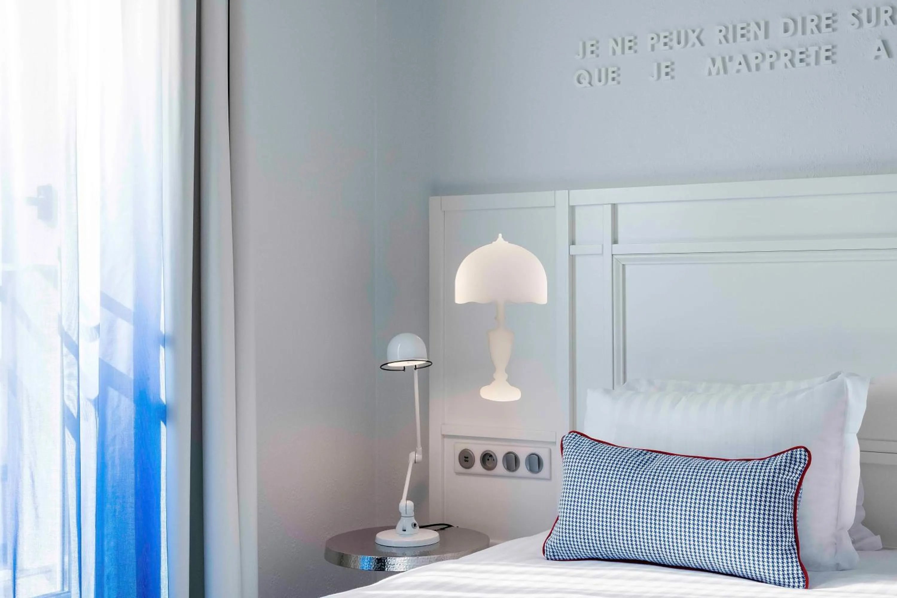 Photo of the whole room, Bed in Hotel 34B - Astotel