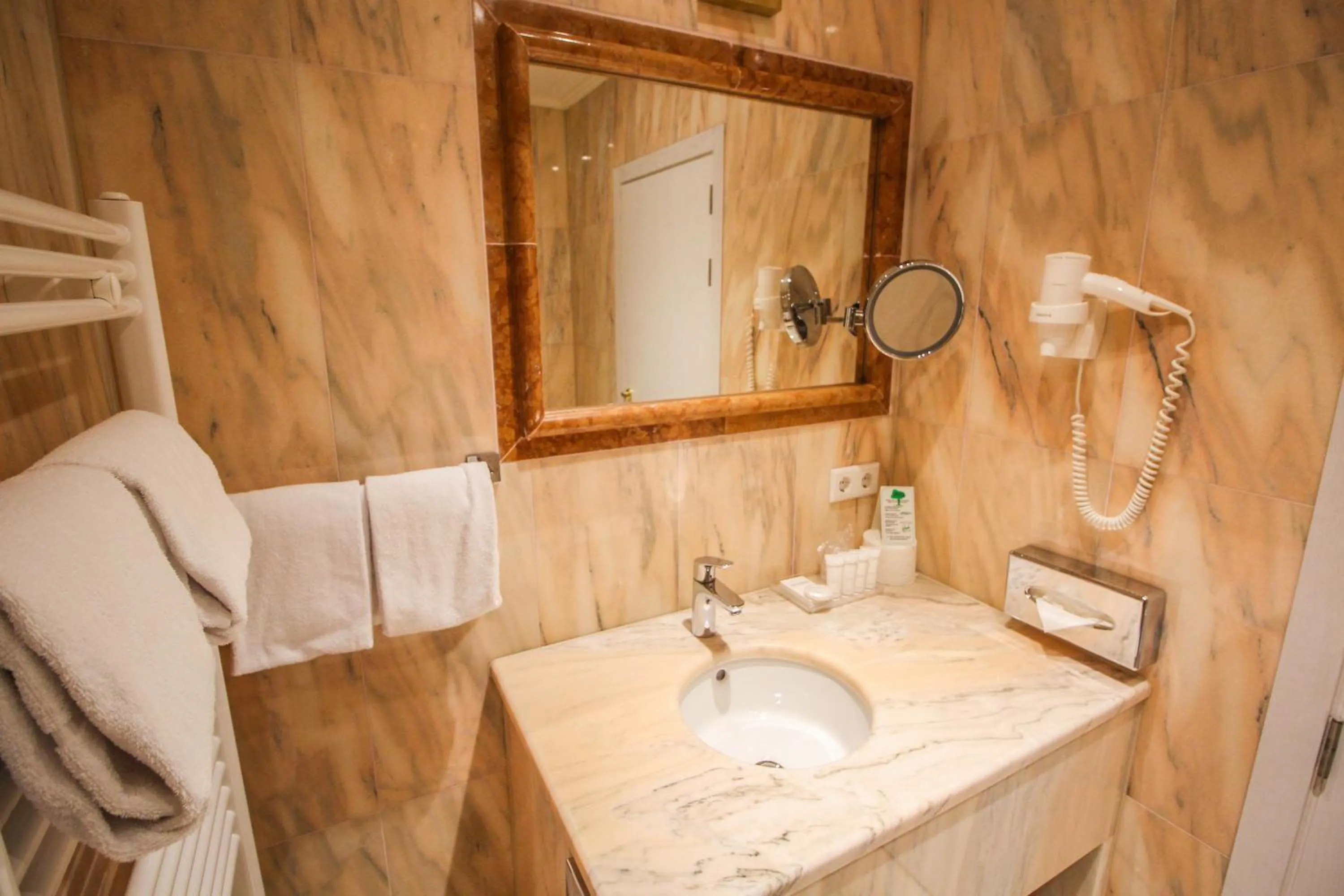 Bathroom in Grand Hotel Palladium