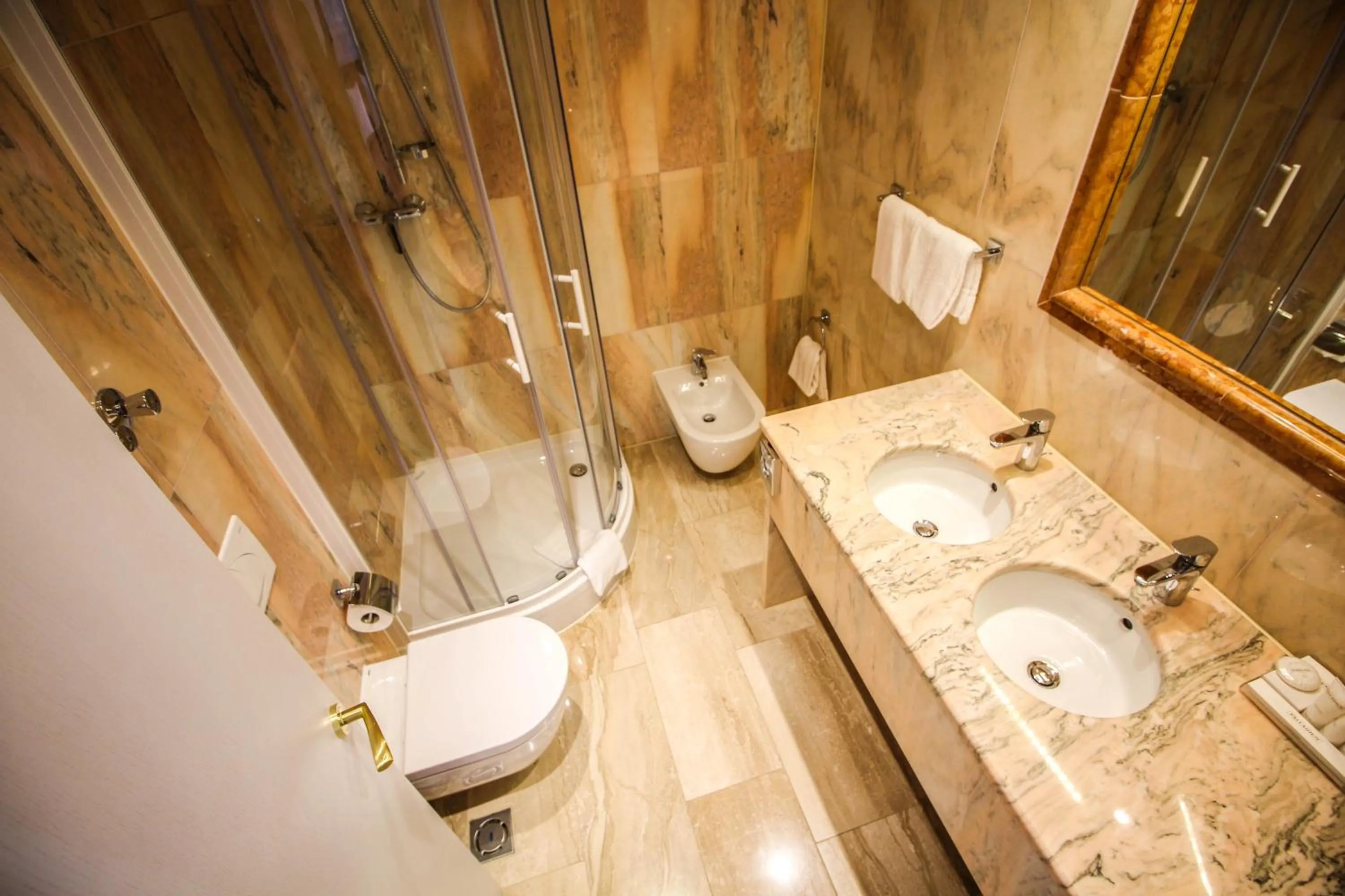 Shower in Grand Hotel Palladium