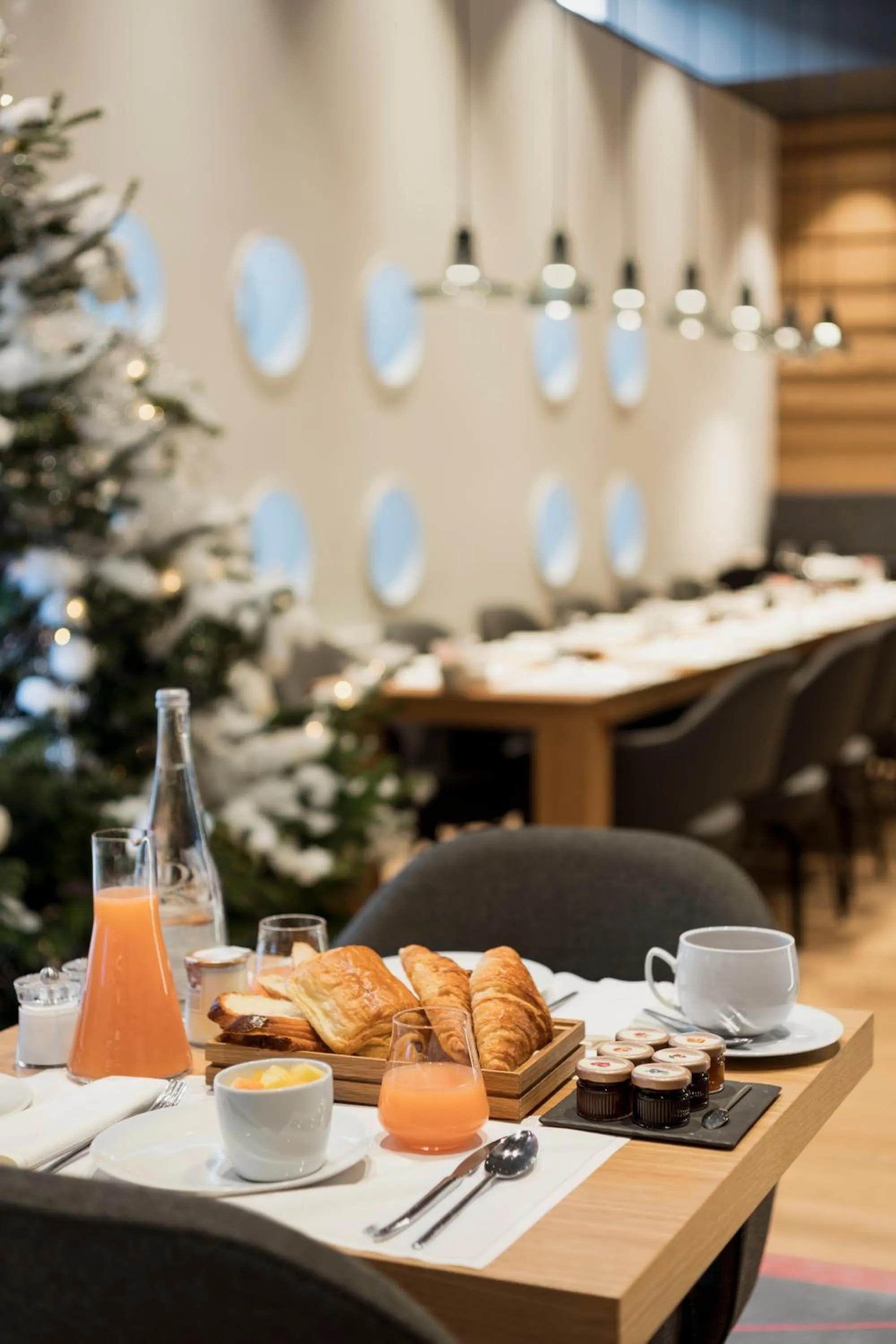 Buffet breakfast in White 1921 Courchevel