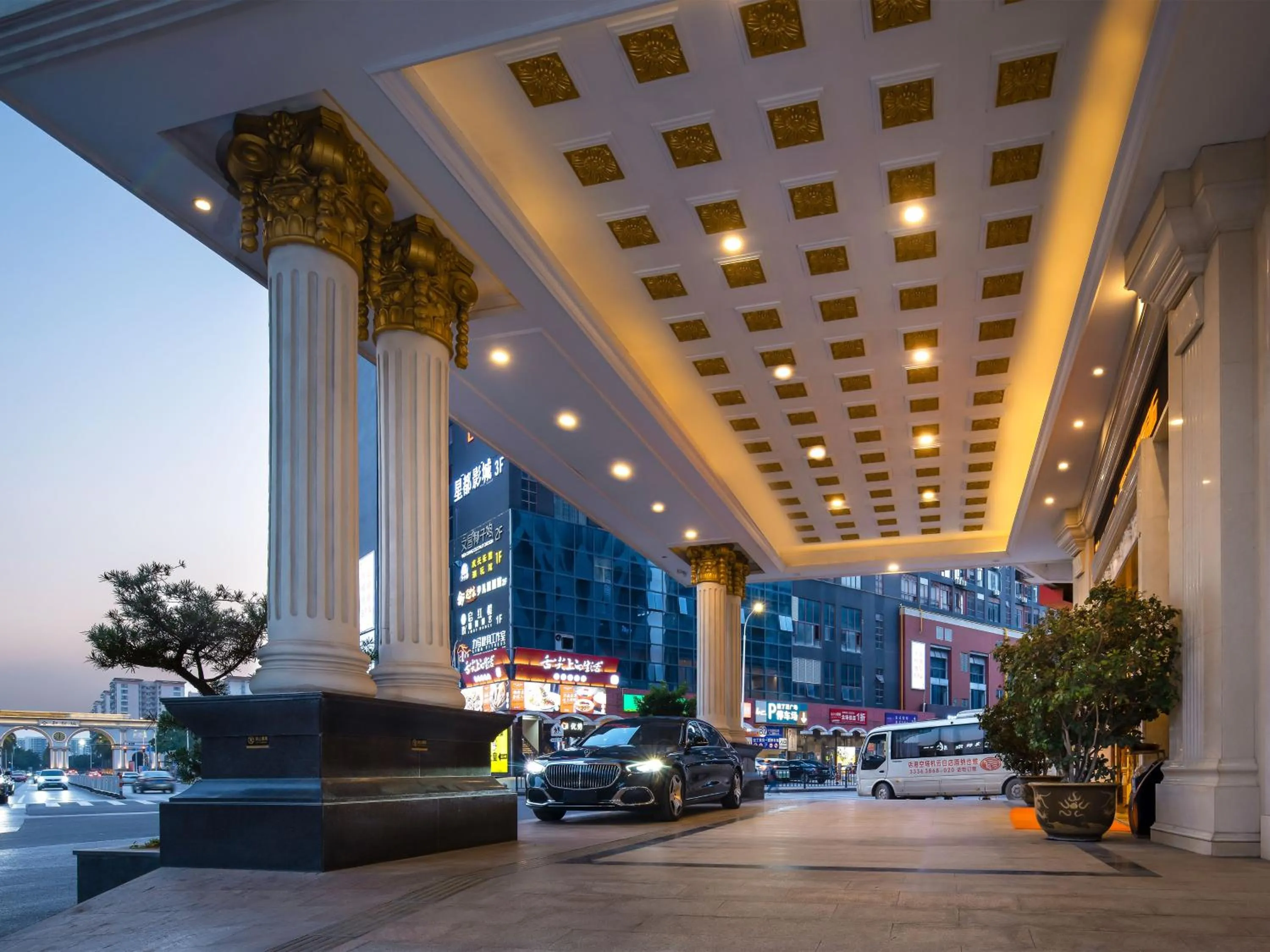 Property building in Vienna Hotel Guangzhou Baiyun International Airport