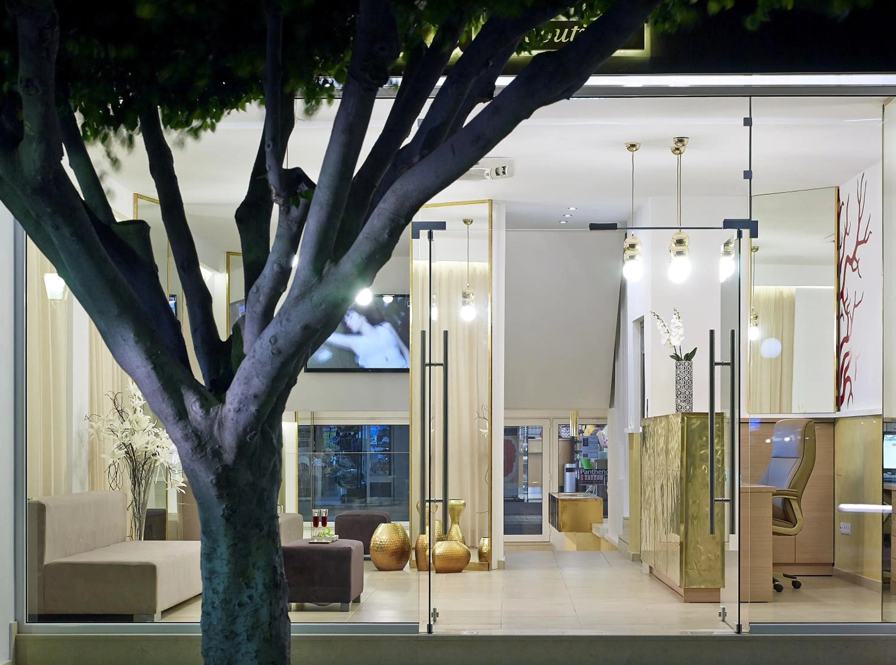 Communal lounge/ TV room in Coral Hotel