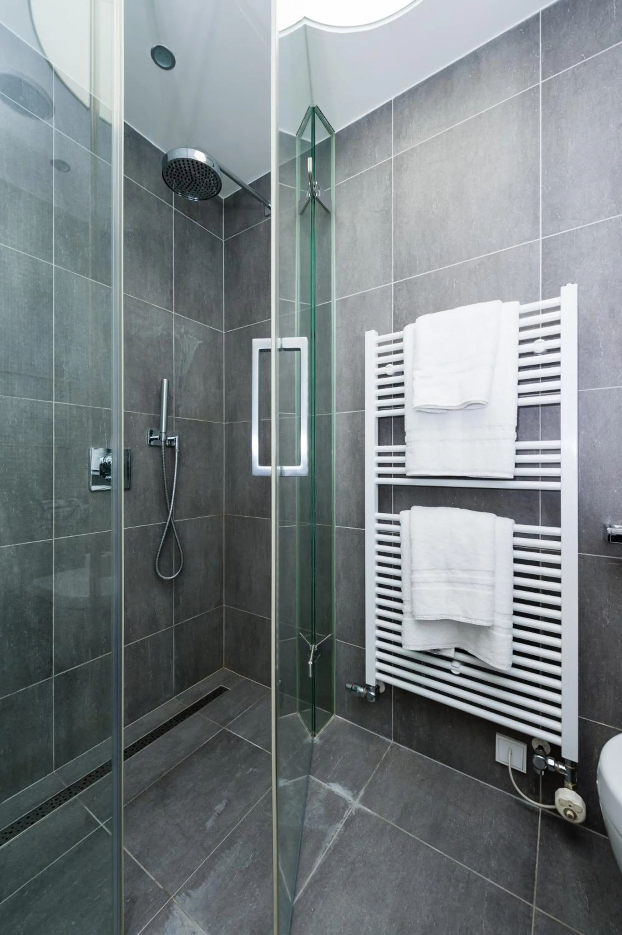 Bathroom in Karlin Residence by TKC