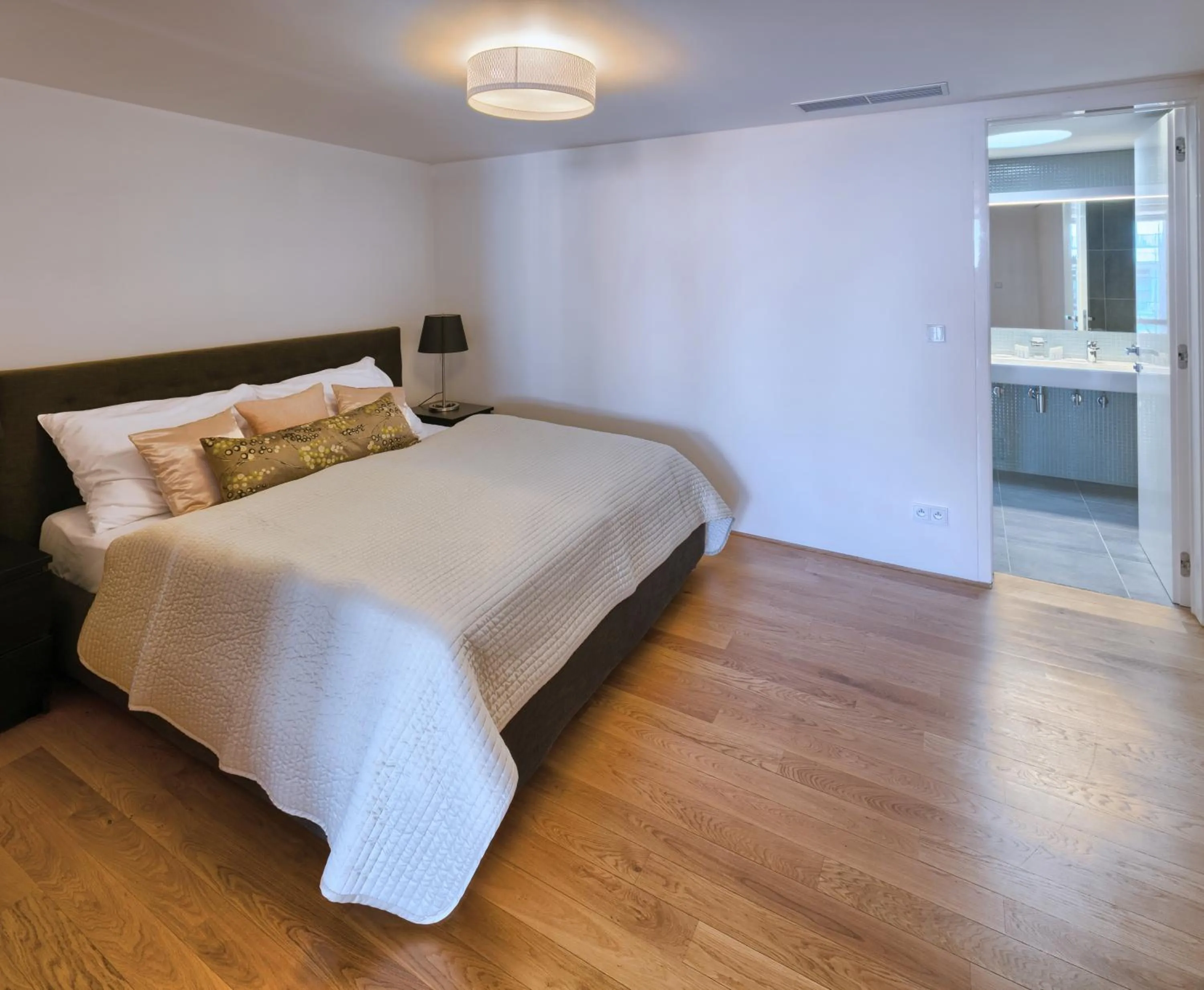 Bedroom in Karlin Residence by TKC