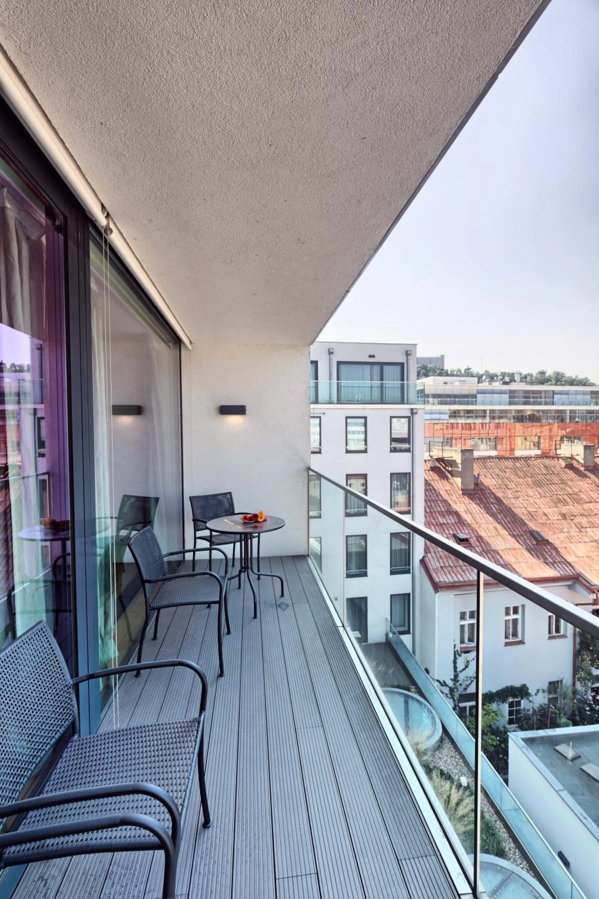 Balcony/Terrace in Karlin Residence by TKC