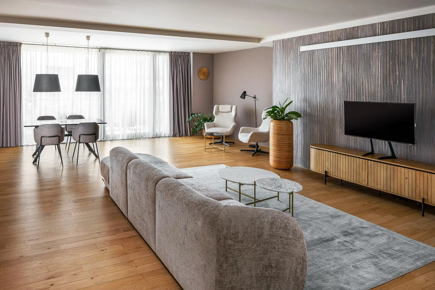 Living room in Karlin Residence by TKC