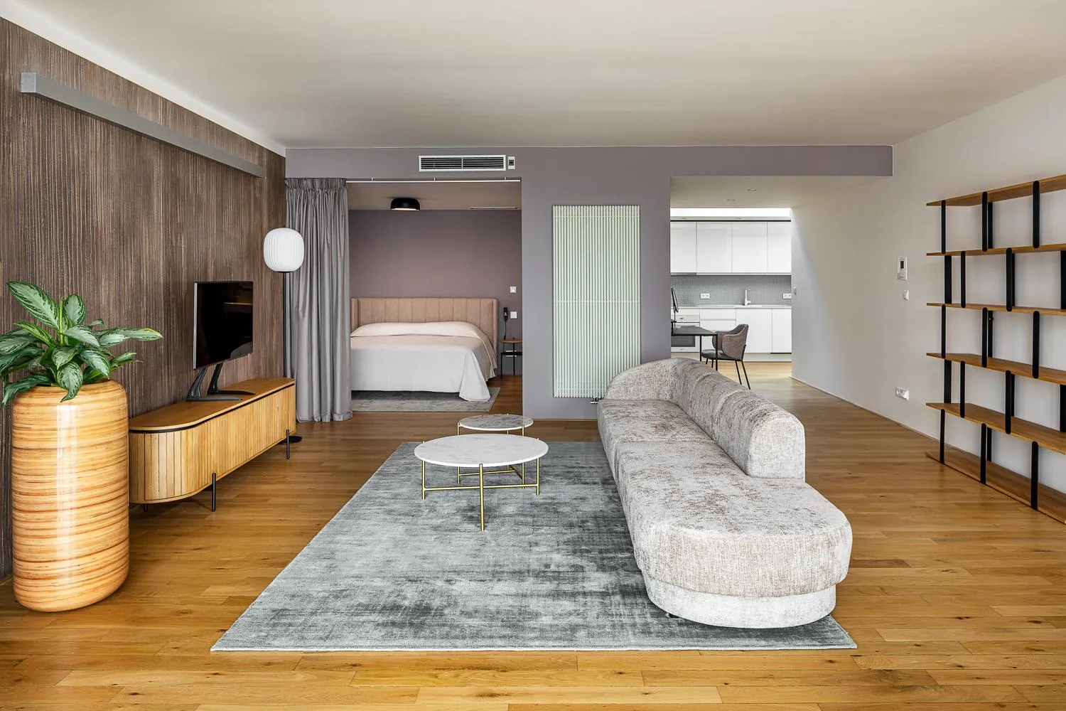 Photo of the whole room in Karlin Residence by TKC