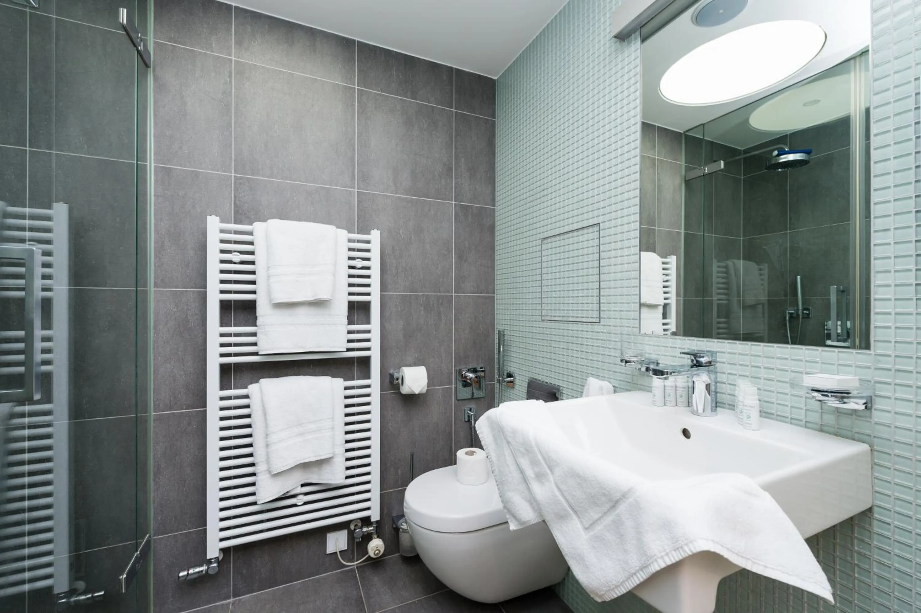 Bedroom in Karlin Residence by TKC