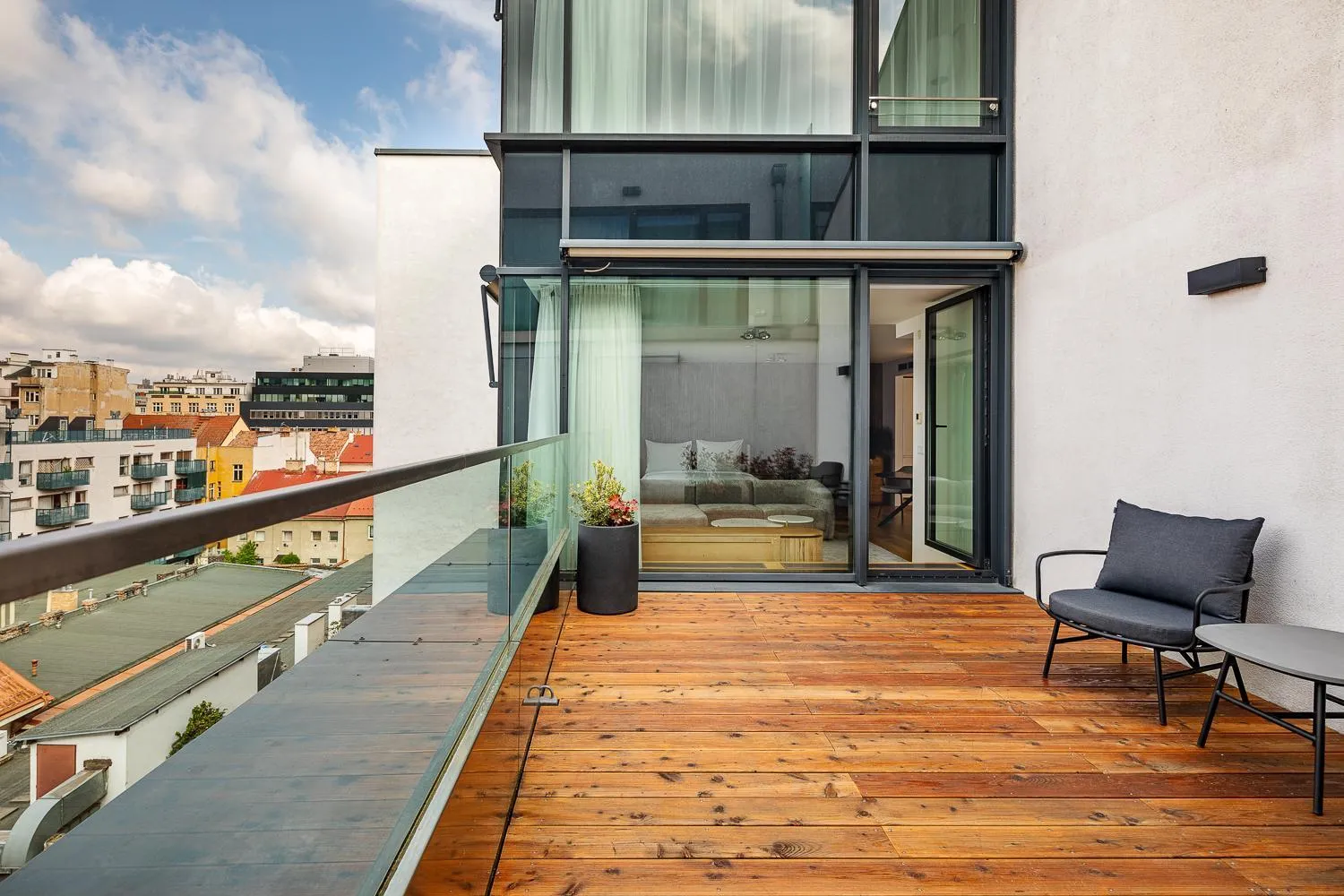 Balcony/Terrace in Karlin Residence by TKC