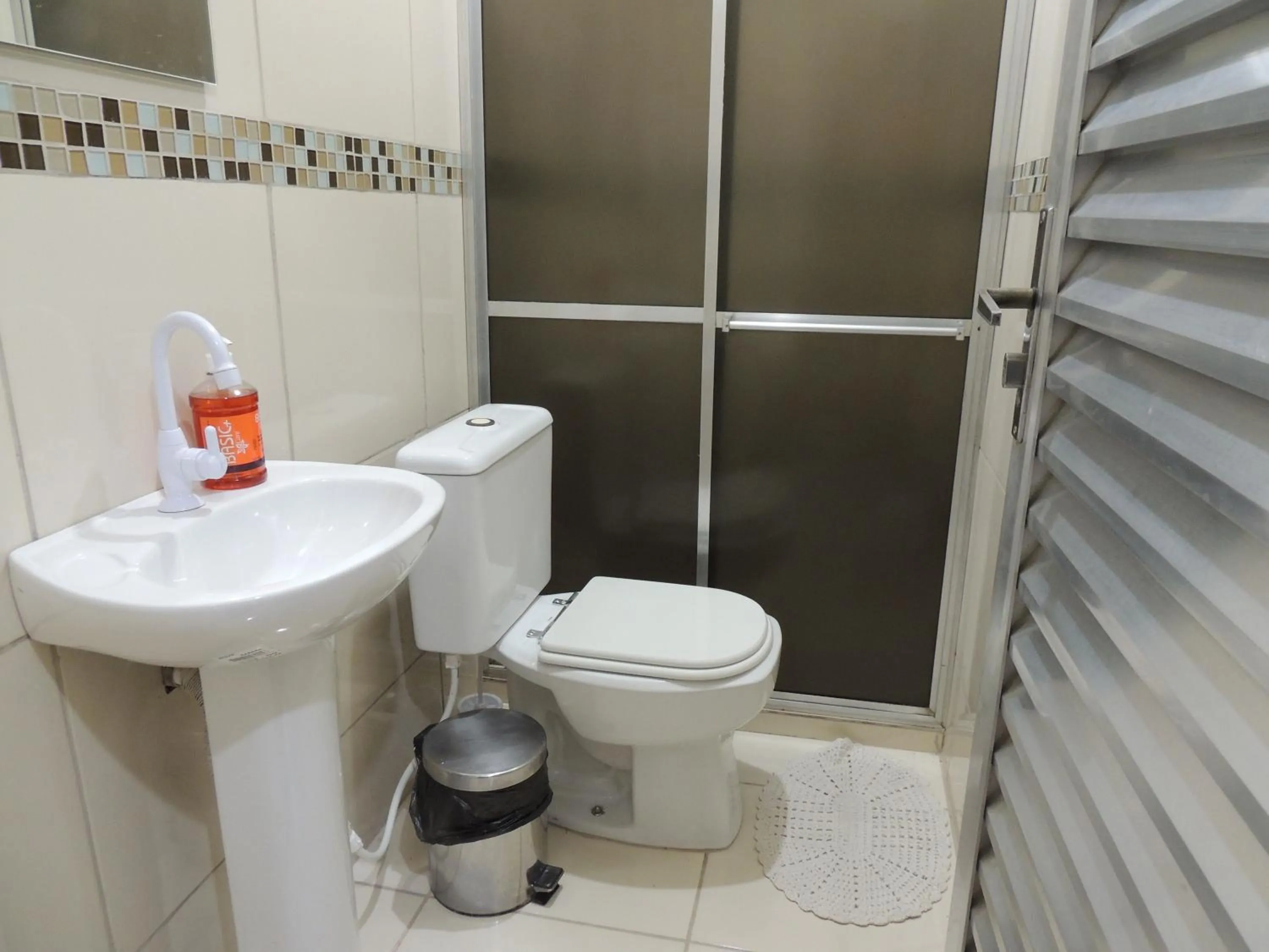 Bathroom in Quartos Em Casa In Caxias da Paraíso