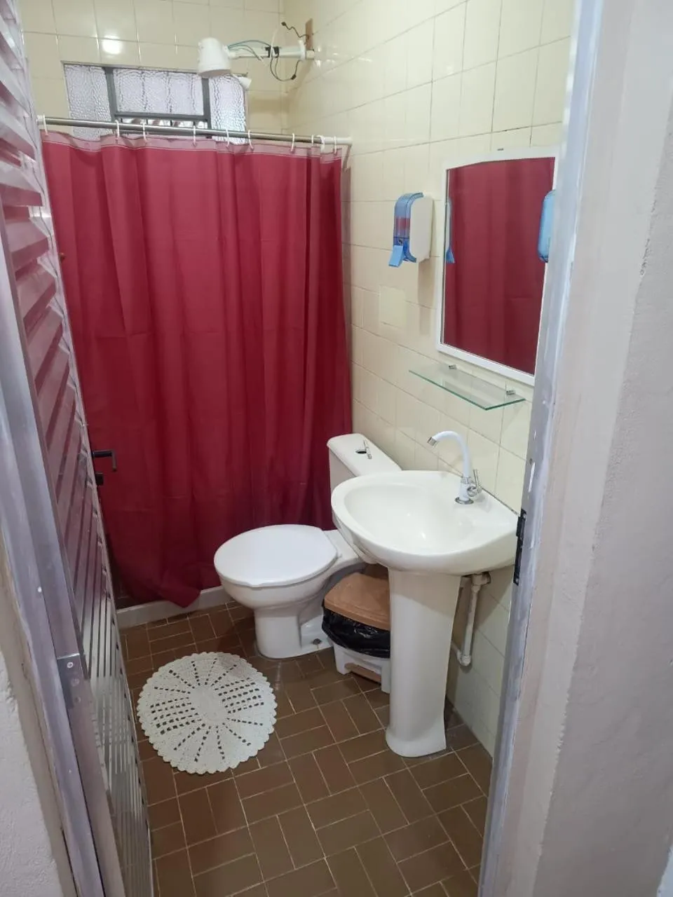 Bathroom in Quartos Em Casa In Caxias da Paraíso