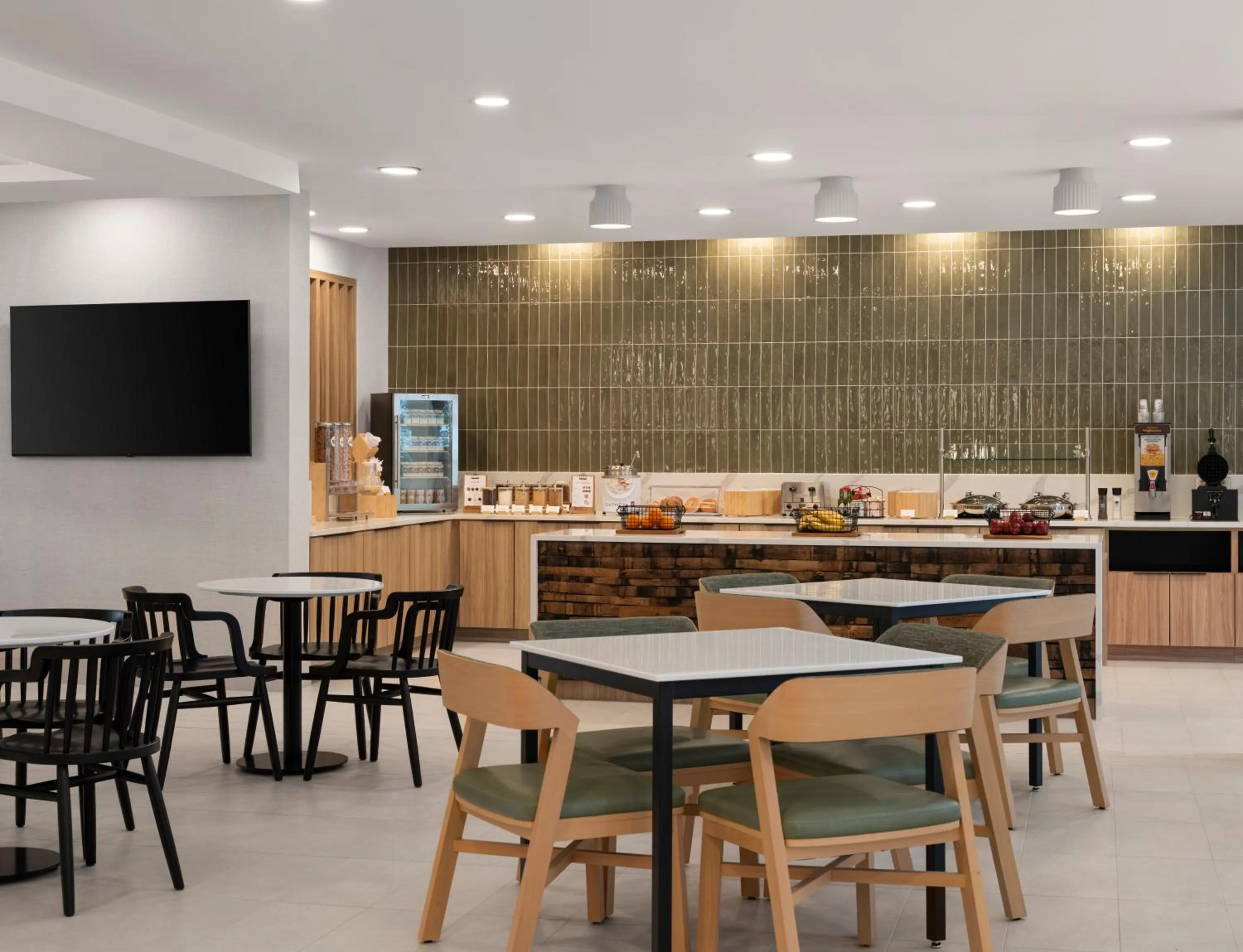 Dining area in TownePlace Suites by Marriott Corbin