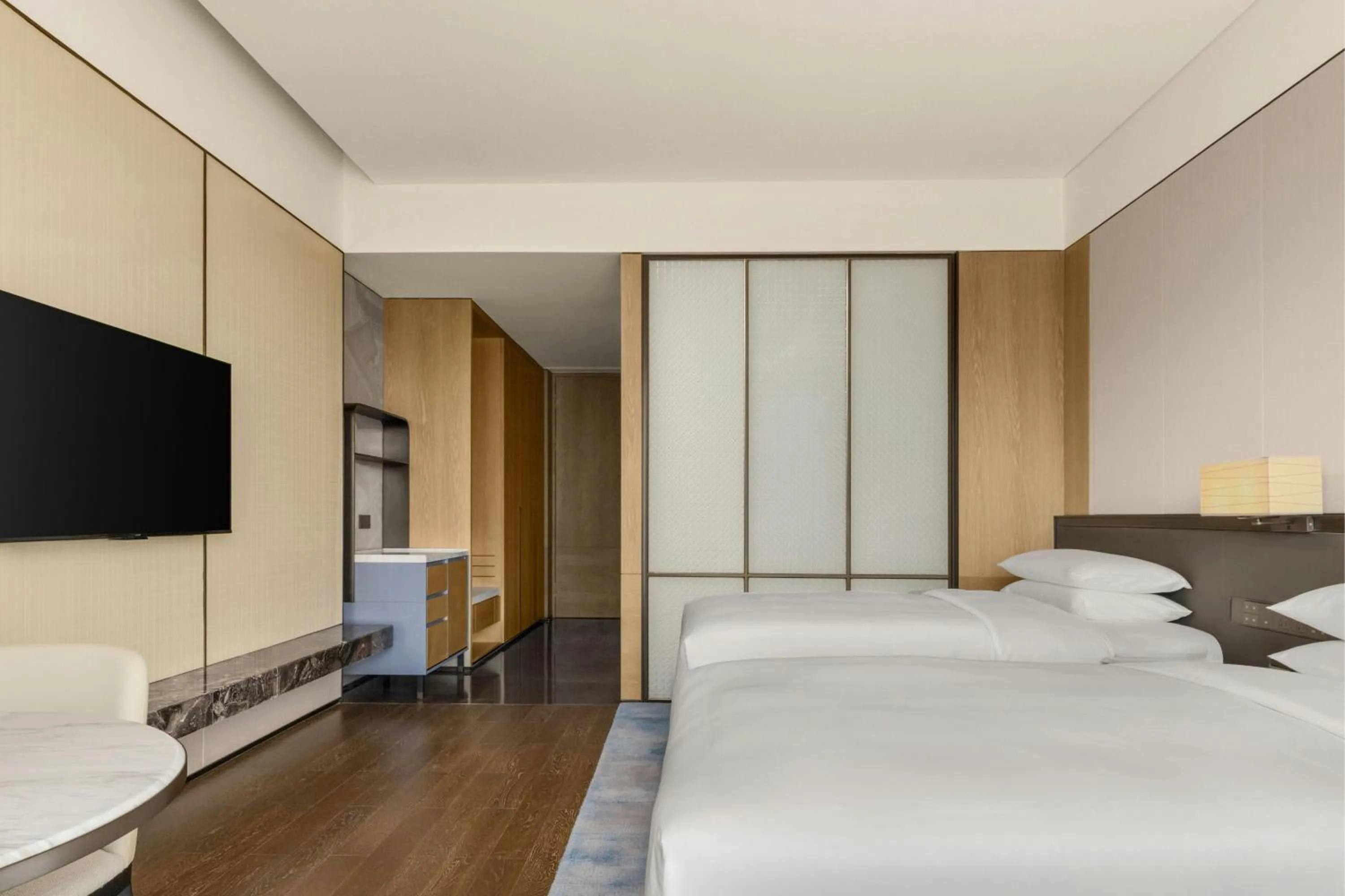 Photo of the whole room, Bed in Xi'an Marriott Hotel High-Tech Zone