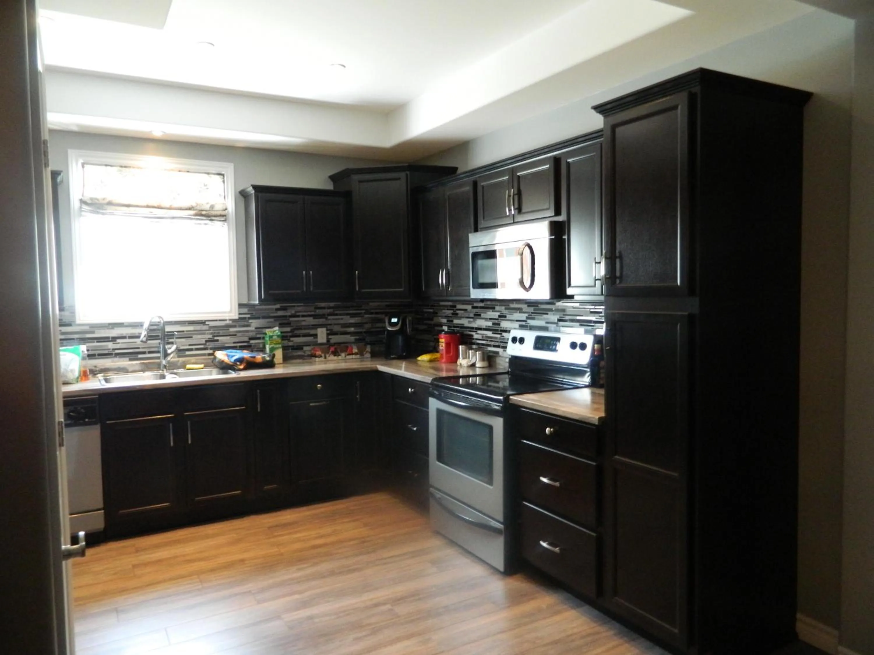 Communal kitchen in Whitsha Inn B&B