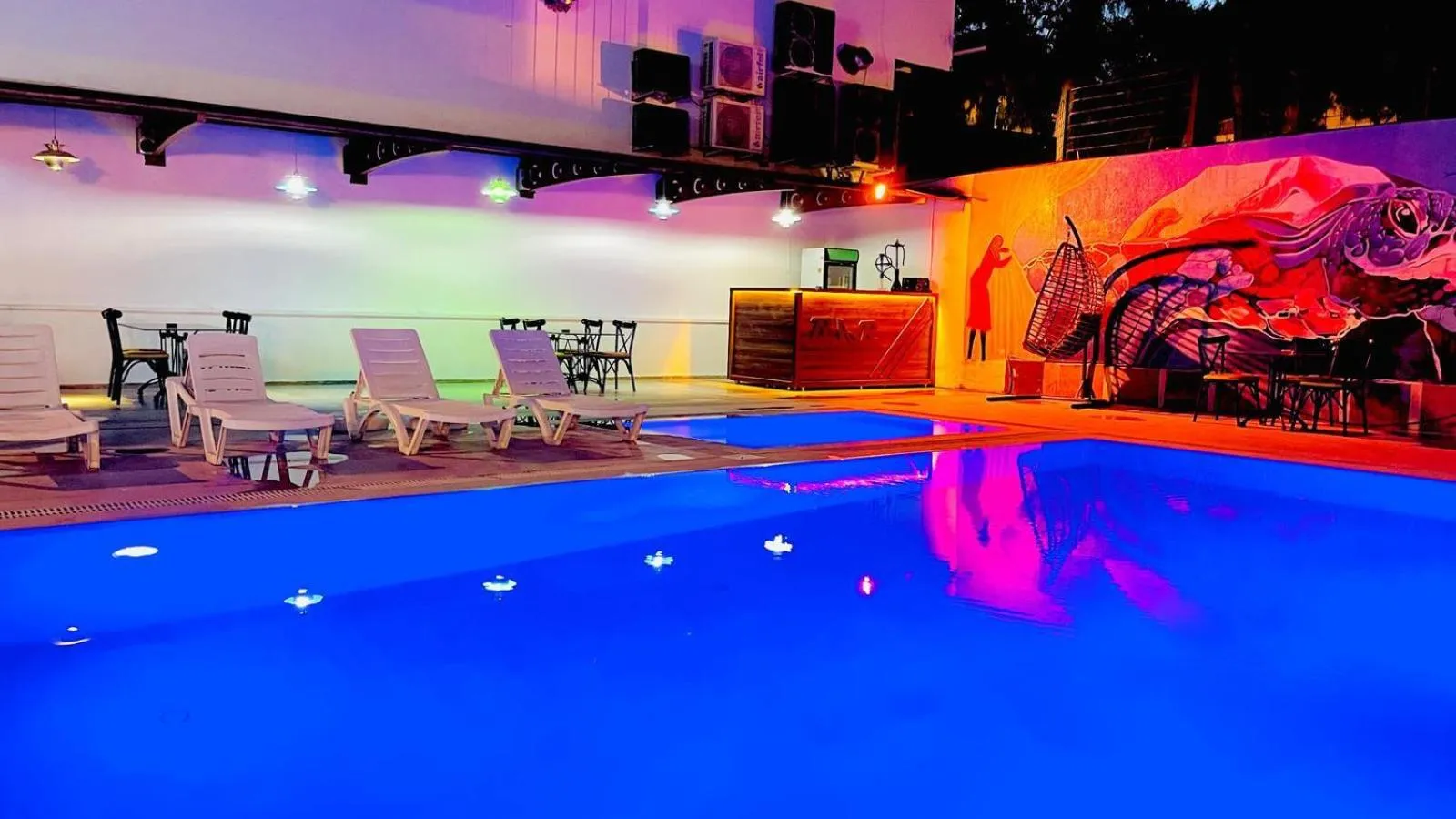 Swimming pool in Grand Lavin Hotel