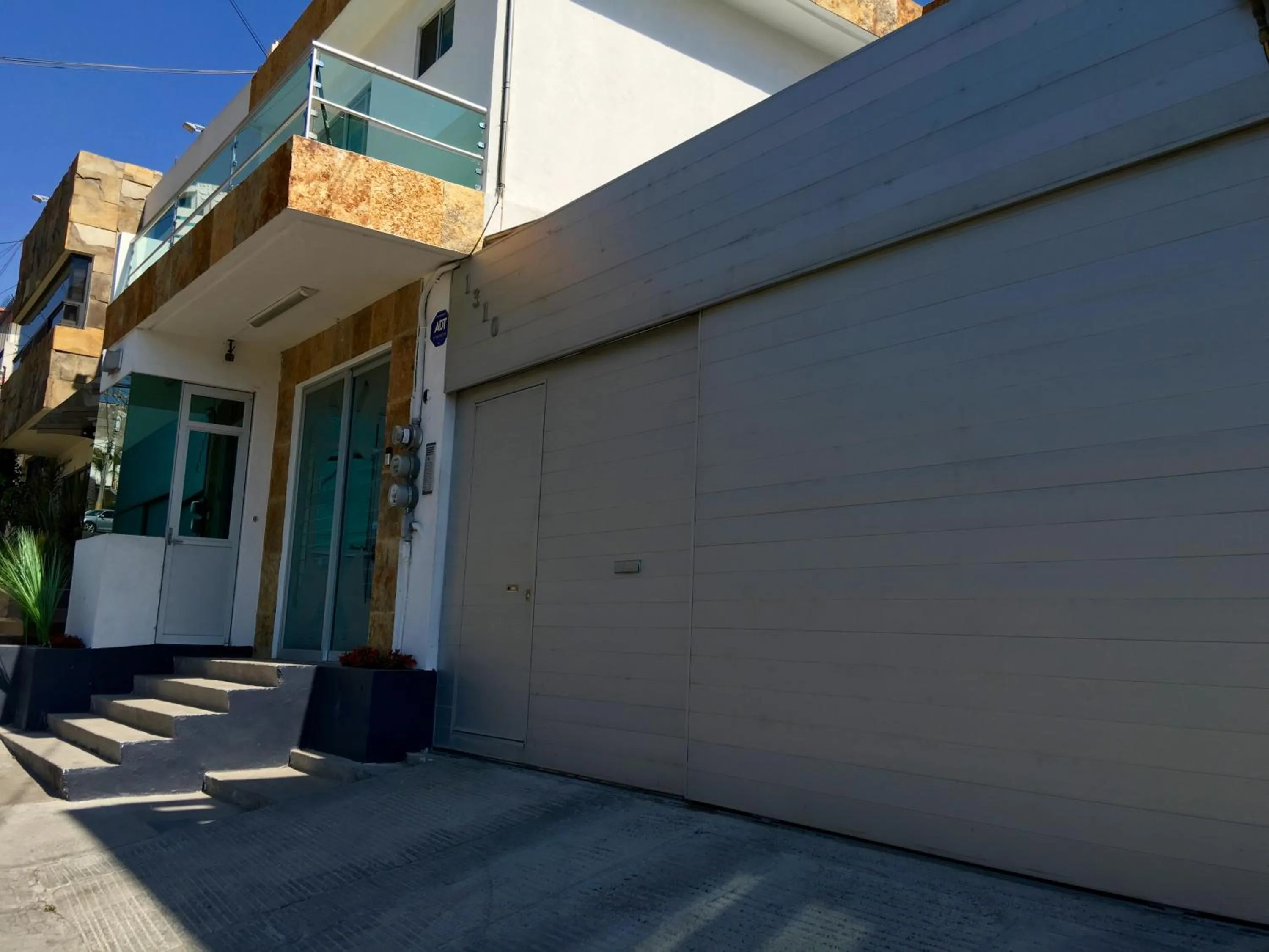 Property building in Metropolis Suites Ejecutivas