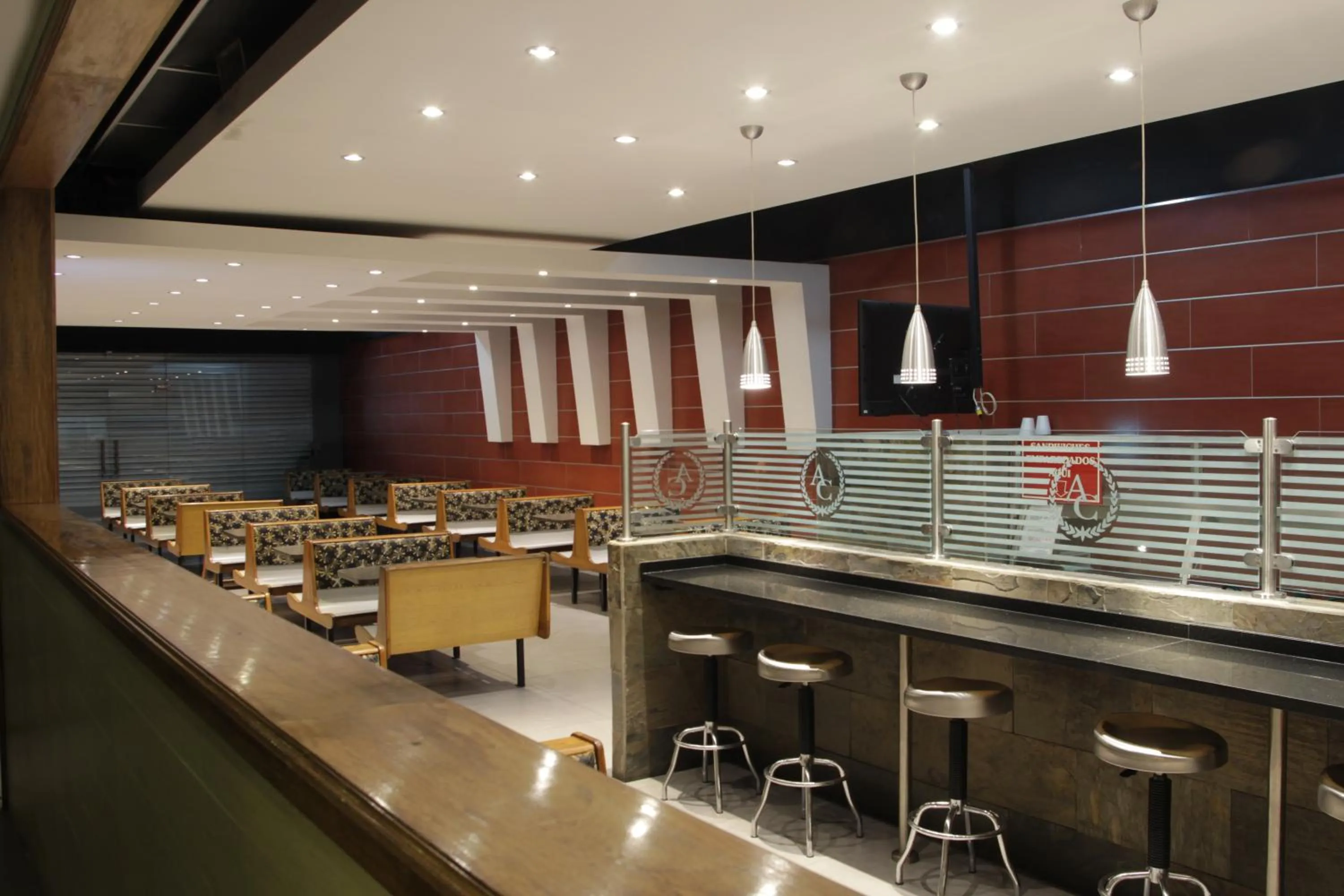 Restaurant/places to eat in Hotel Andros