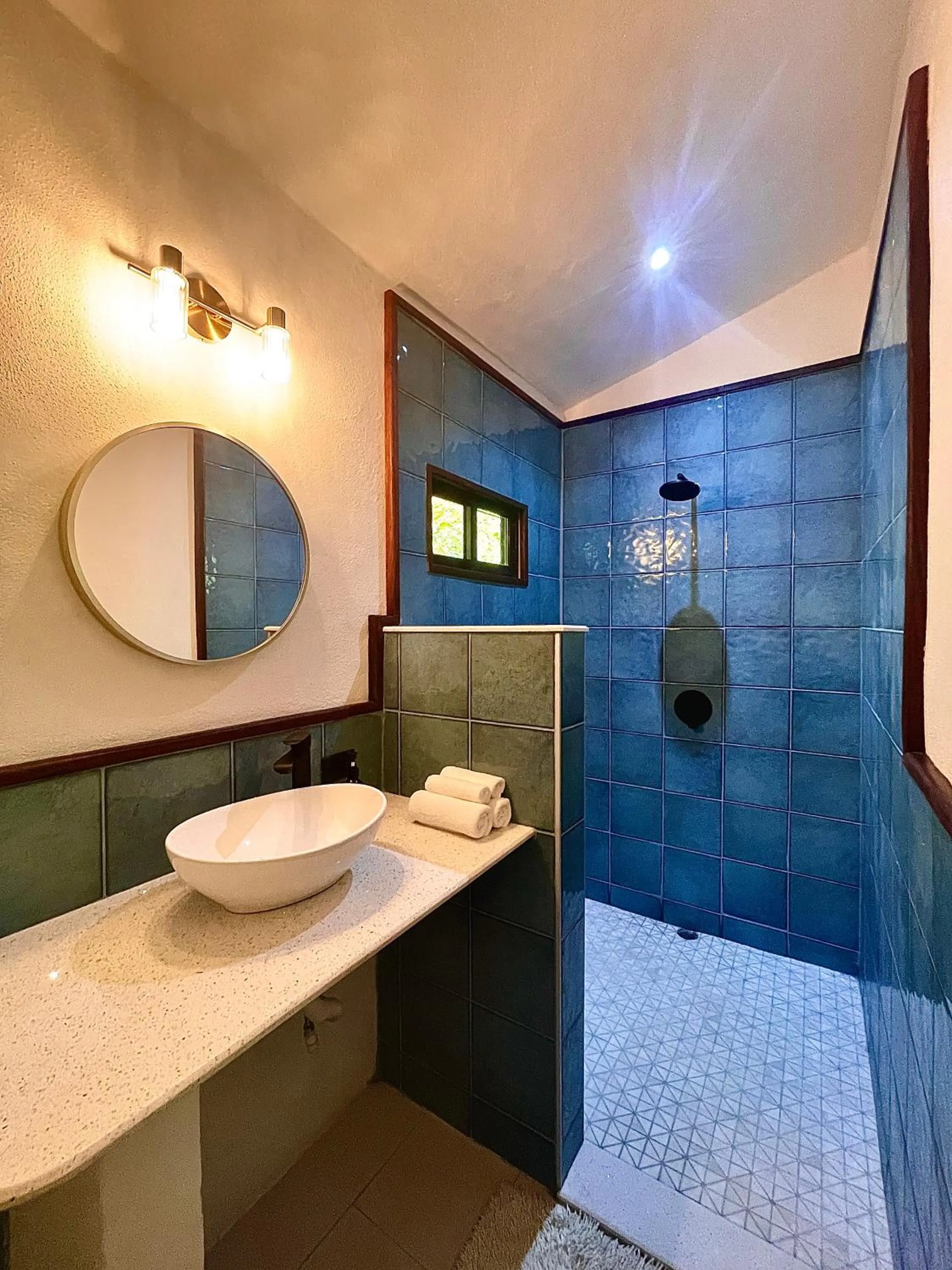 Shower in Rio Lindo Hotel