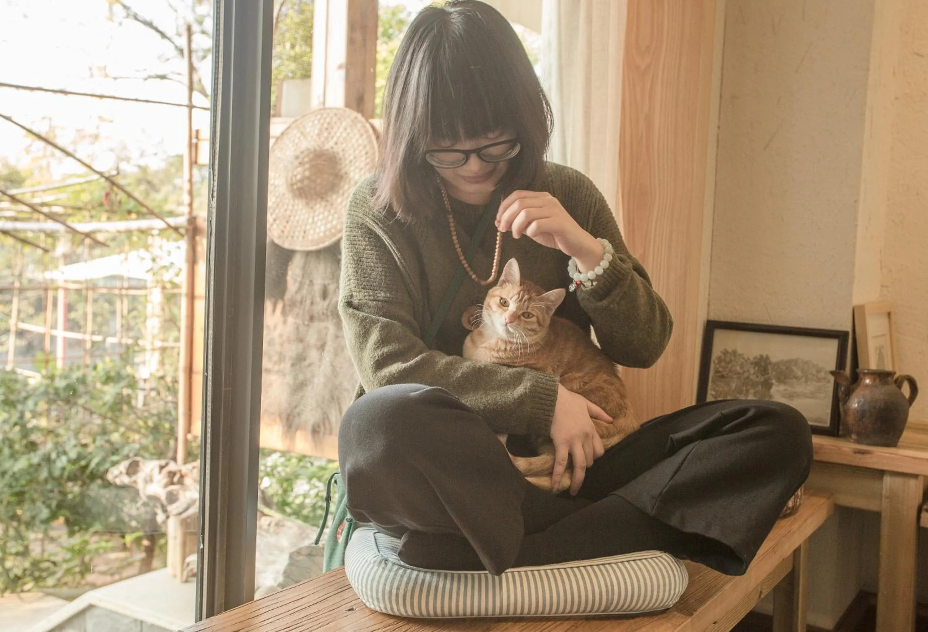 Staff in Zen Tea House Seven Stars Park
