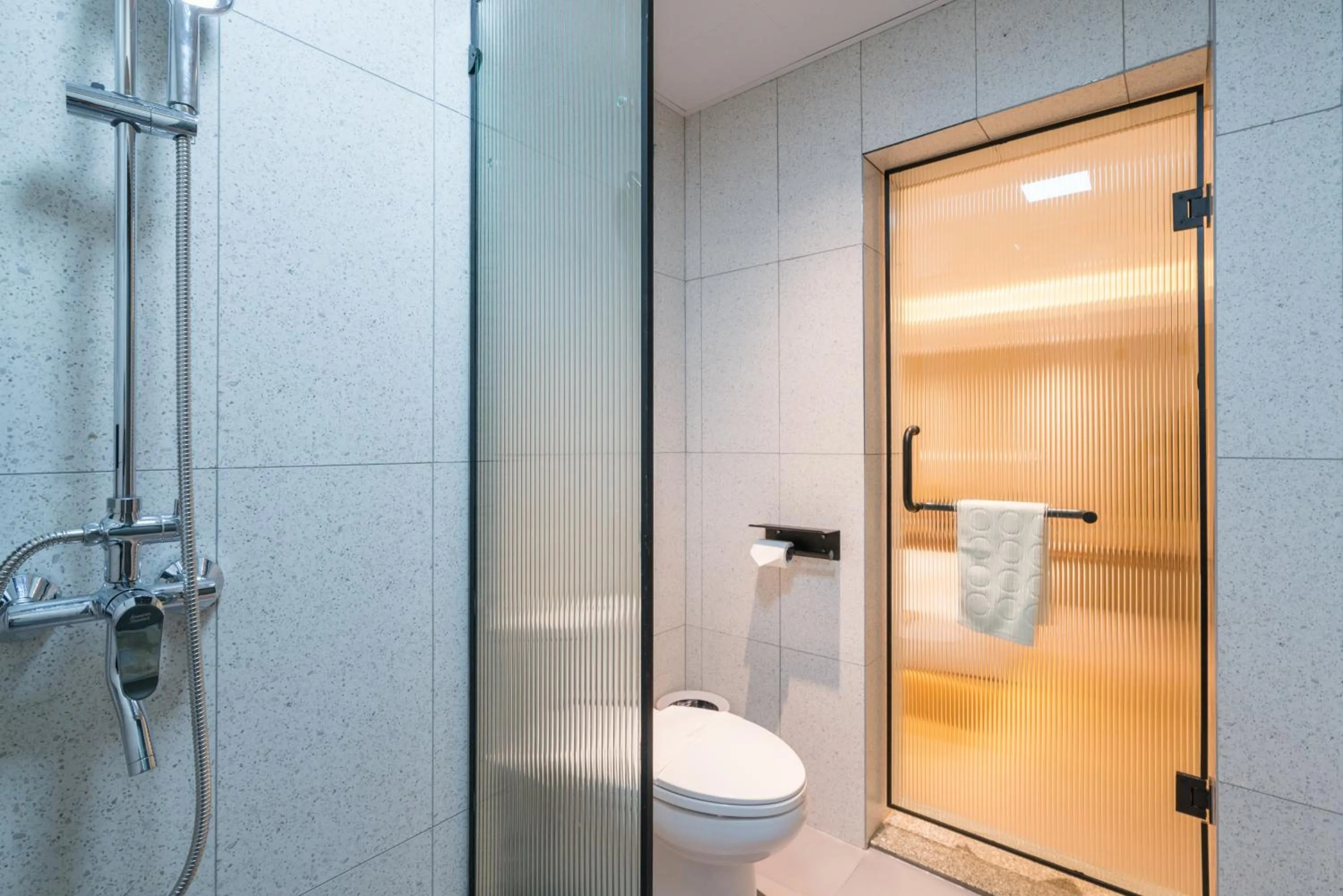 Toilet in Zen Tea House Seven Stars Park