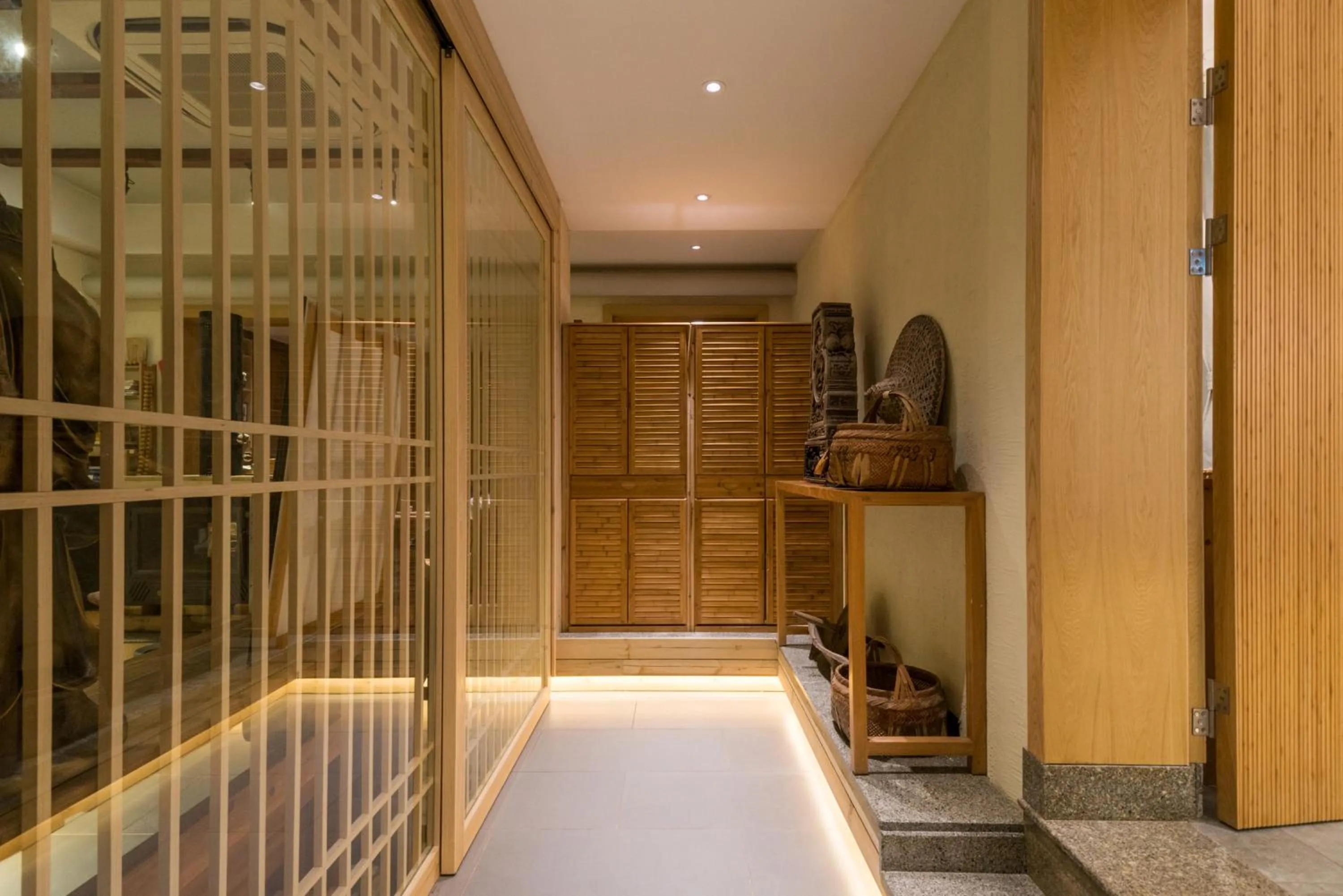 Decorative detail, Bed in Zen Tea House Seven Stars Park