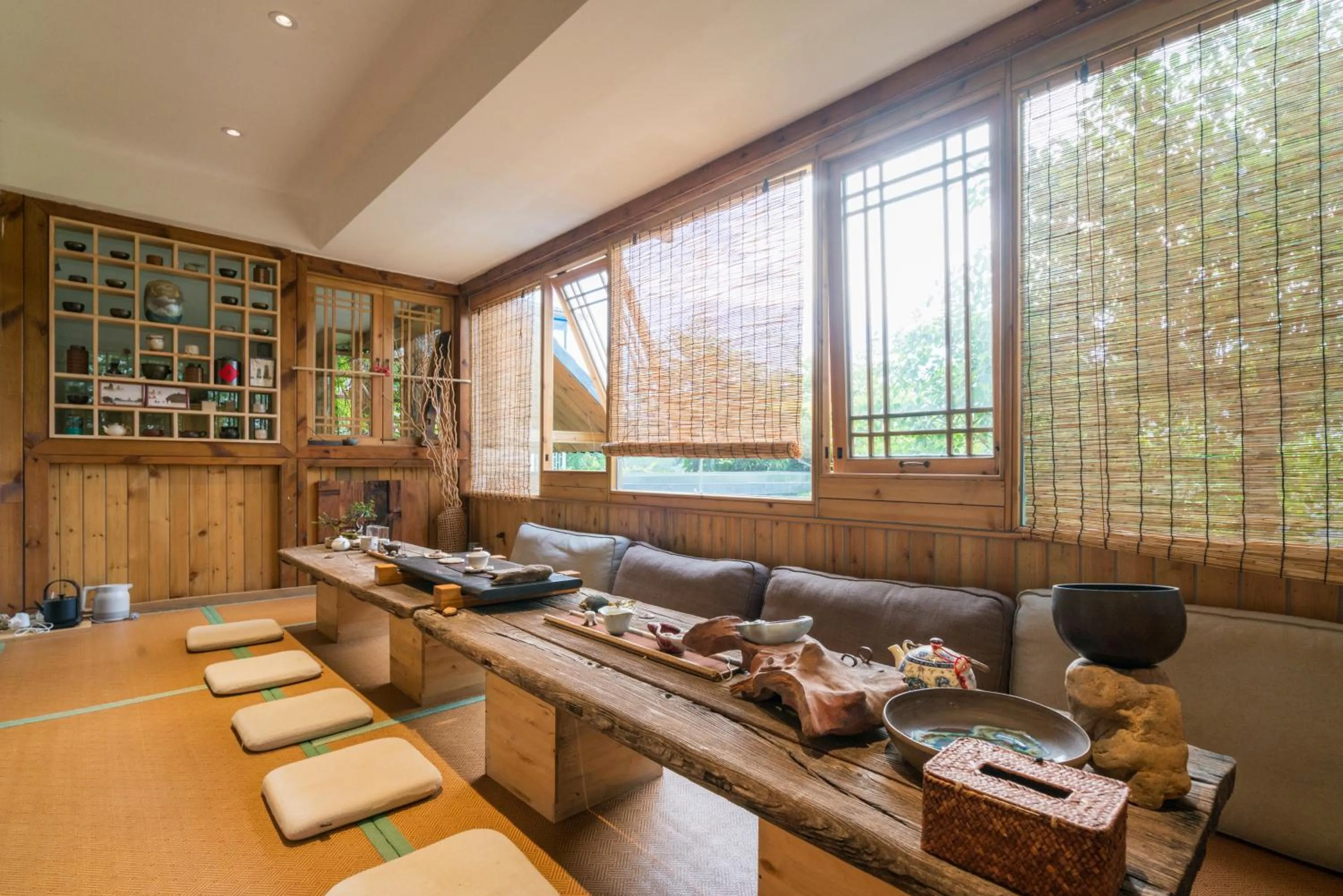 Communal lounge/ TV room in Zen Tea House Seven Stars Park