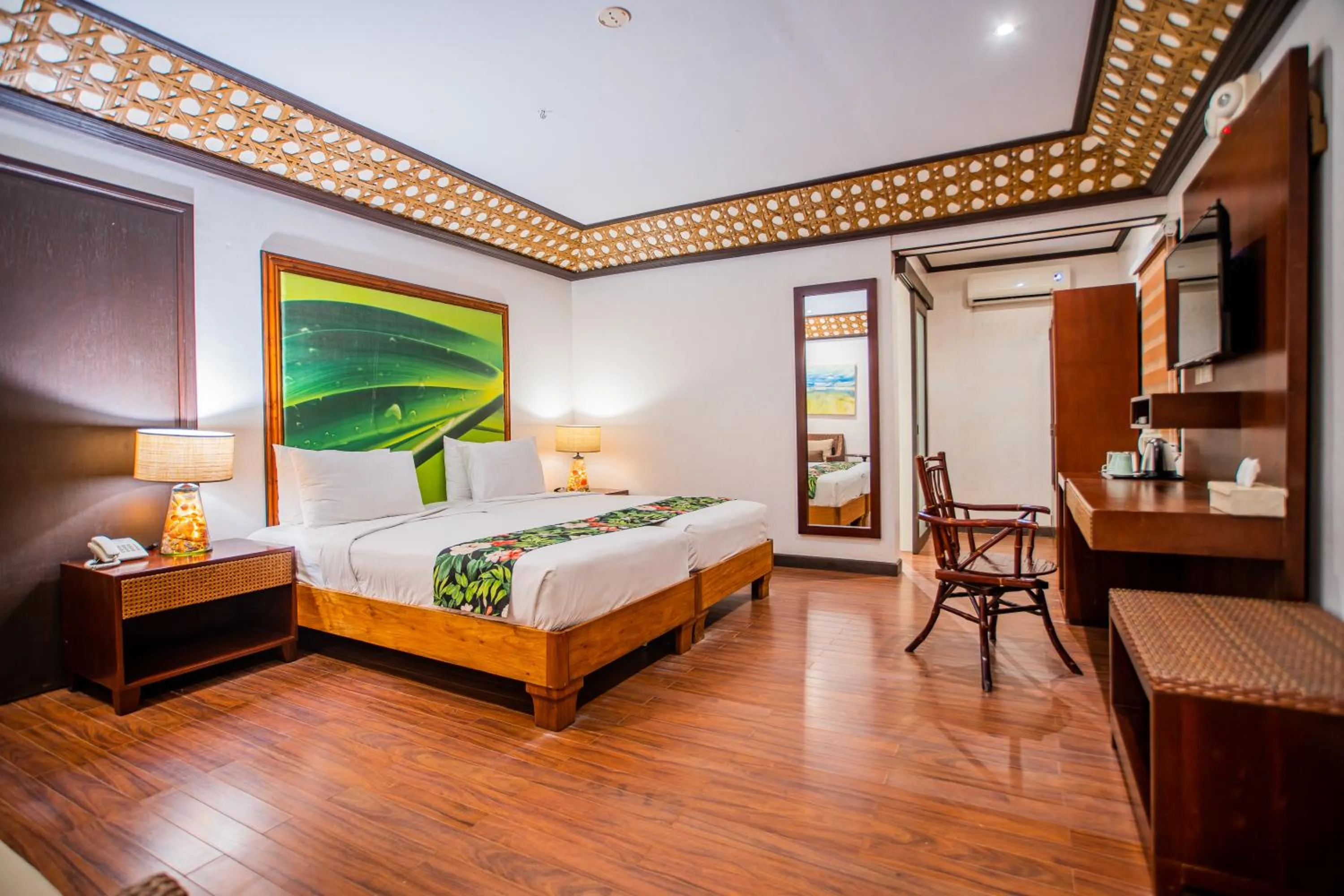 Photo of the whole room, Bed in Club Agutaya