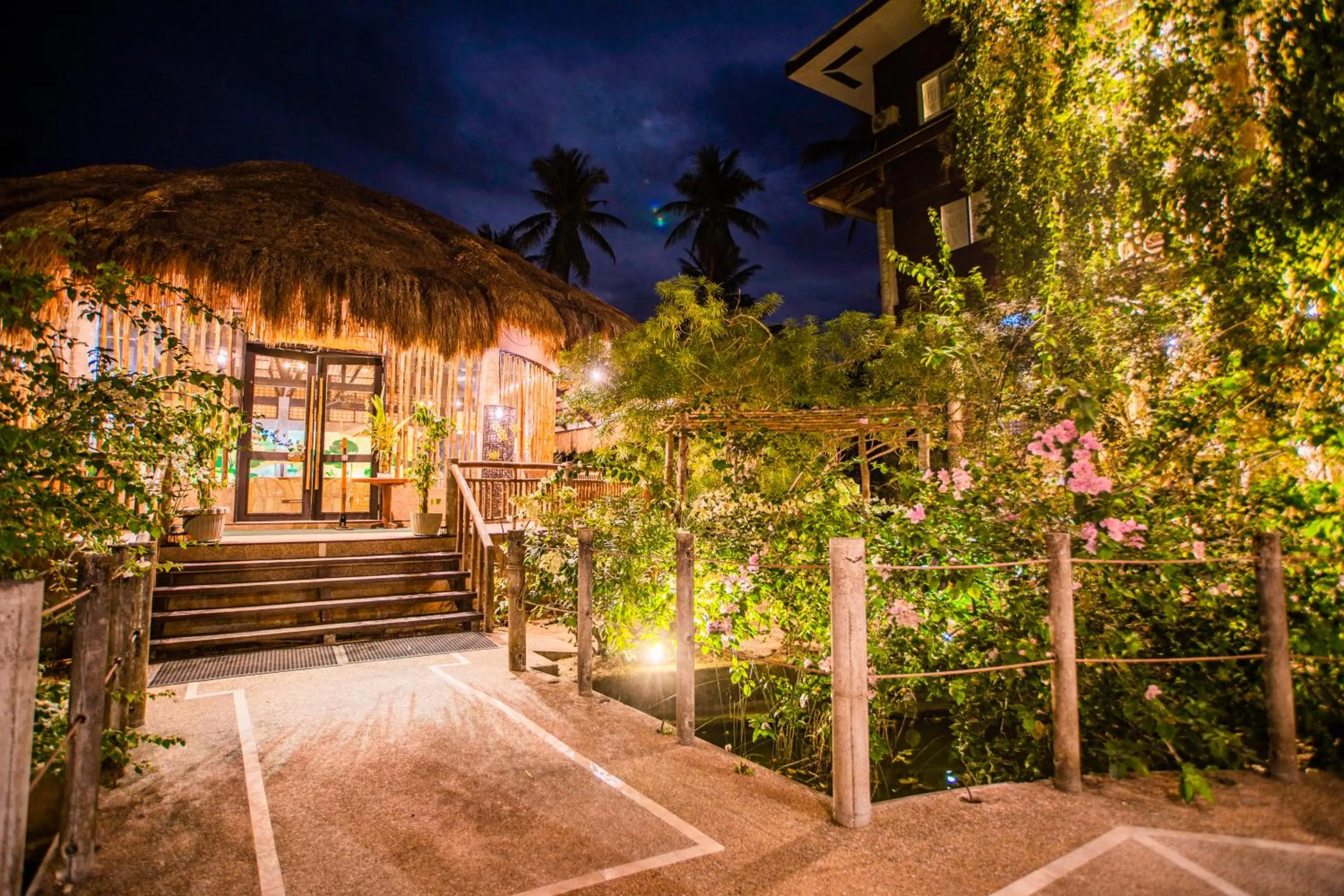 Restaurant/places to eat in Club Agutaya