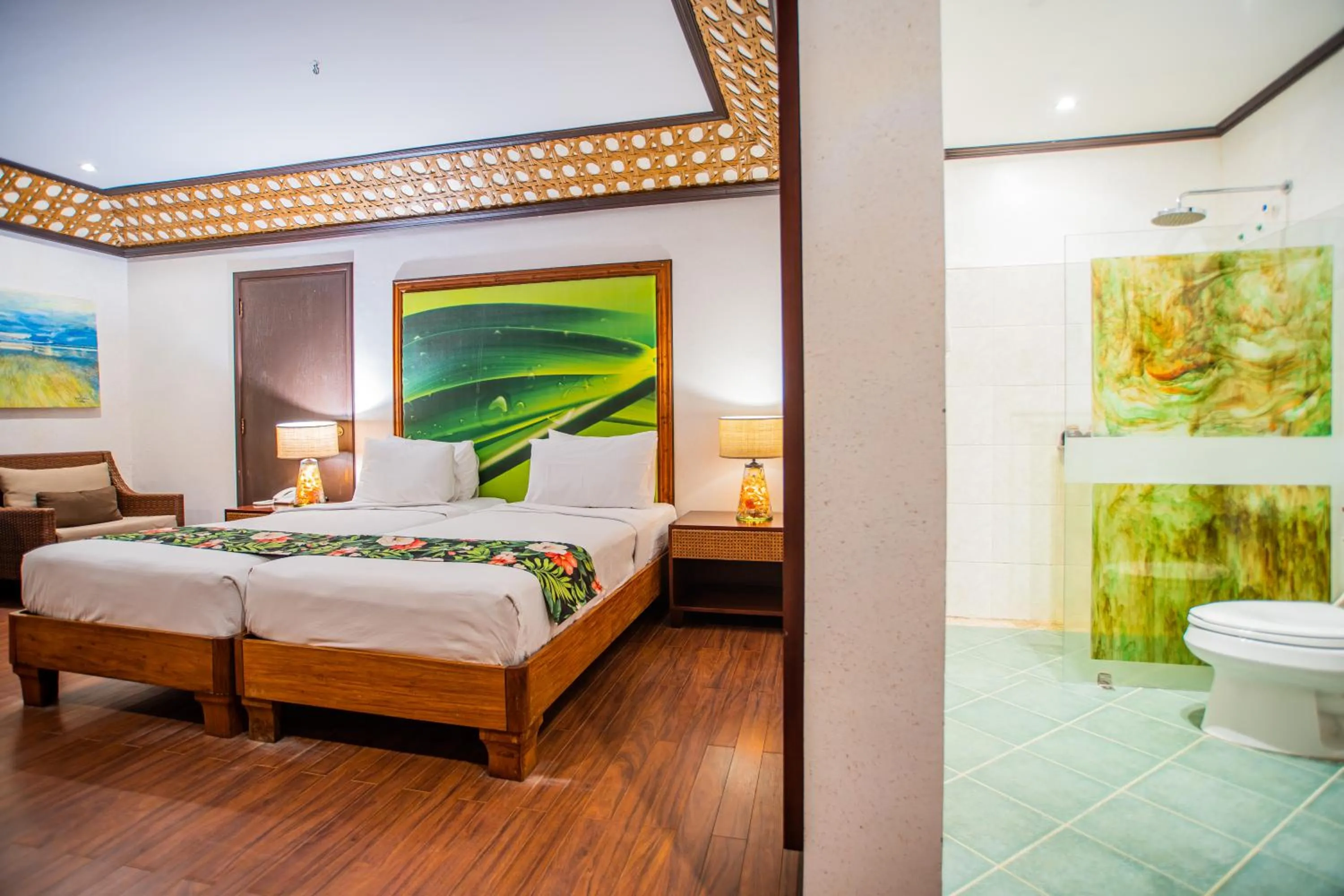 Toilet, Bed in Club Agutaya