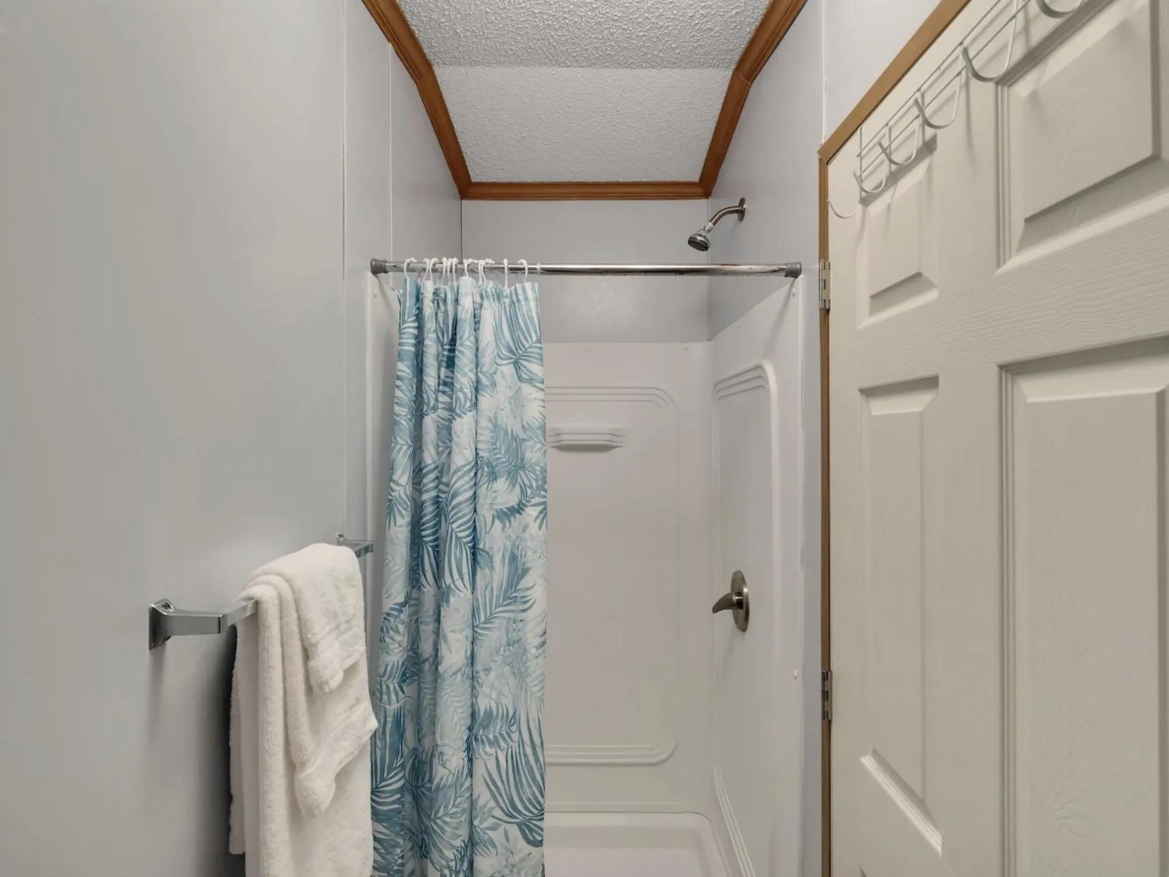 Shower in Fiddler's Restaurant and Resort
