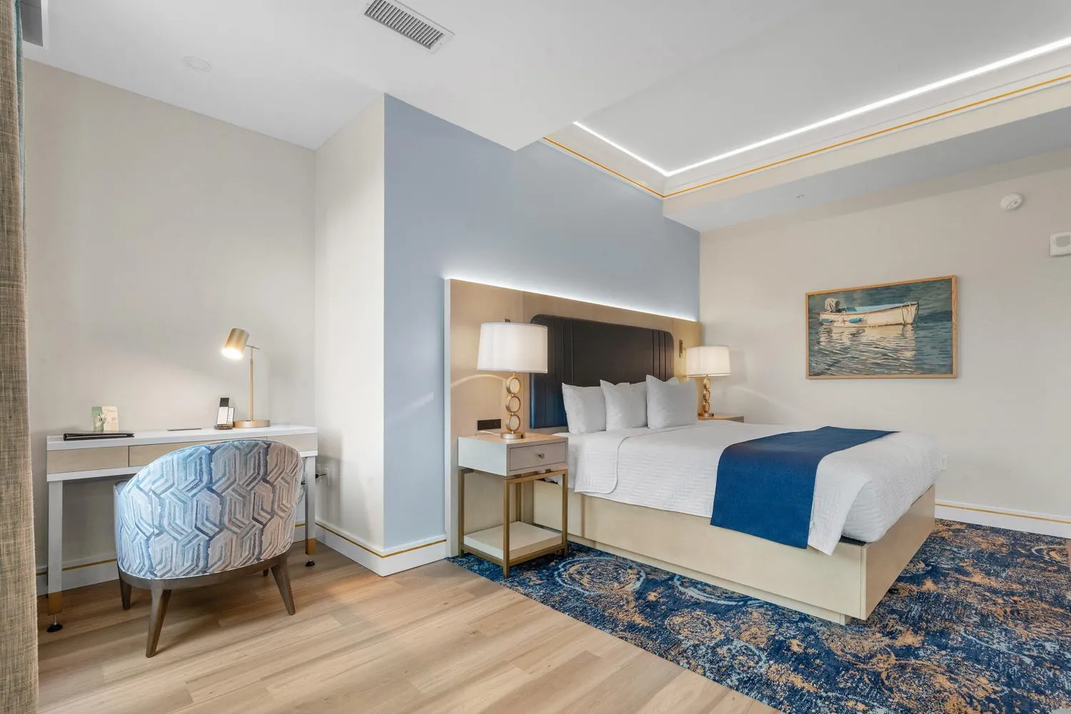 Bed in Harbor Suites at Harborwalk Village