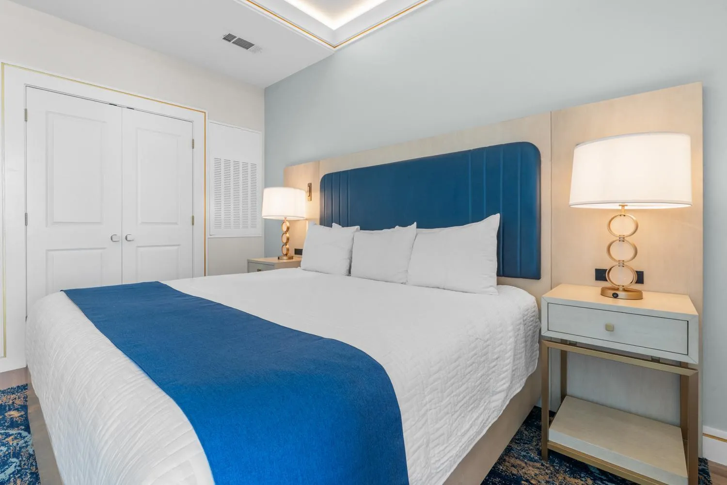 Bed in Harbor Suites at Harborwalk Village