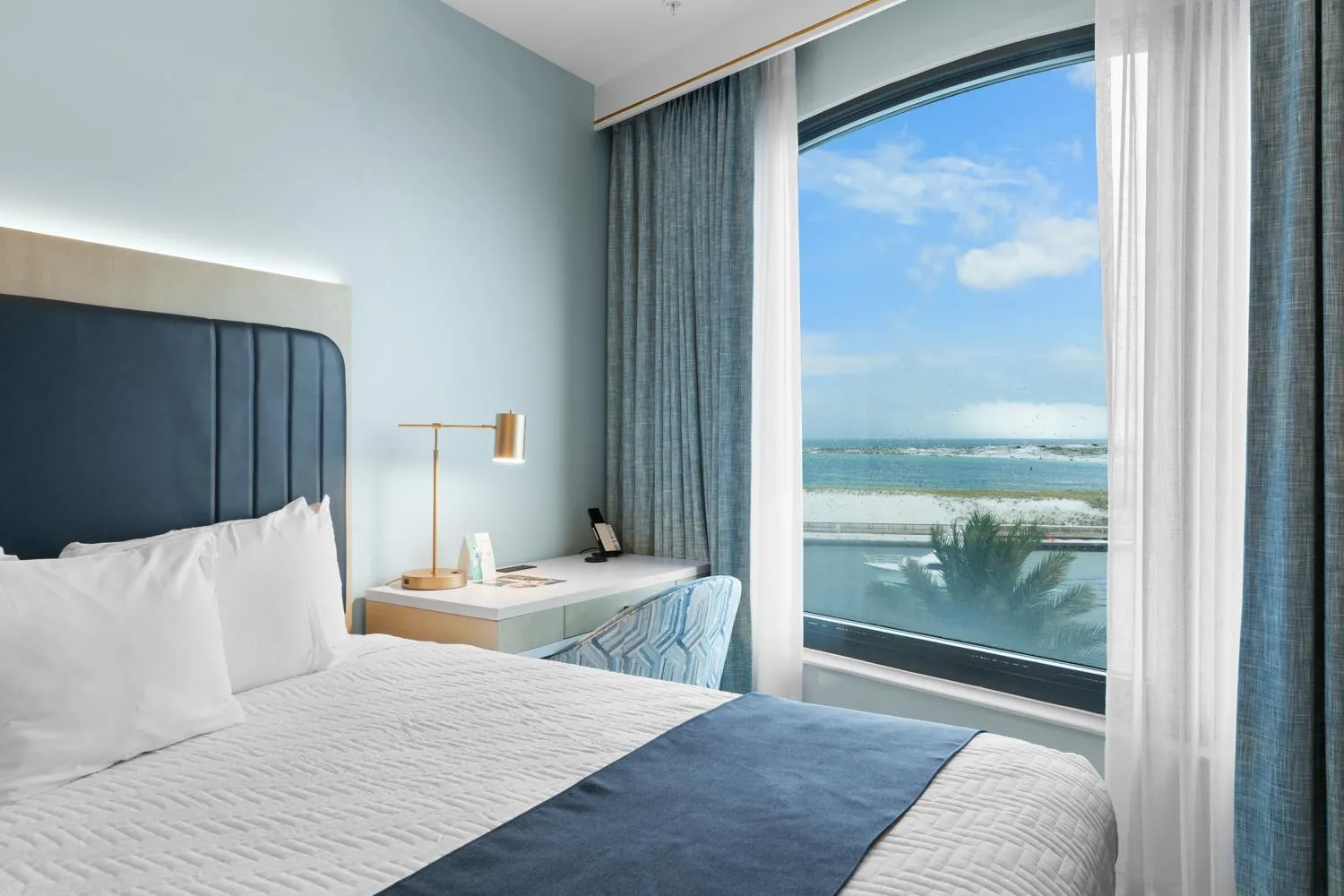 Bed in Harbor Suites at Harborwalk Village